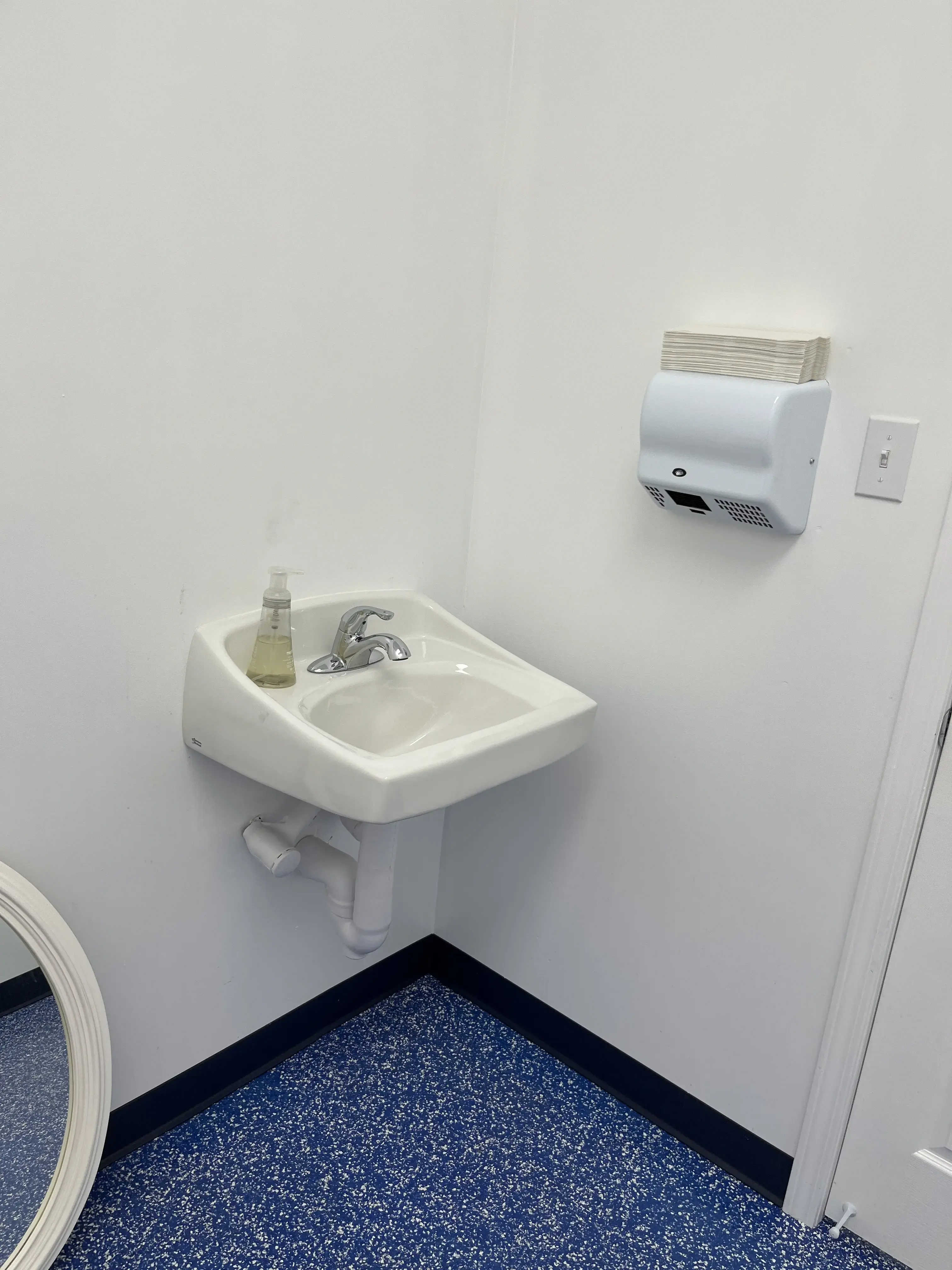 SpeedClean Coin Laundry - Image 15