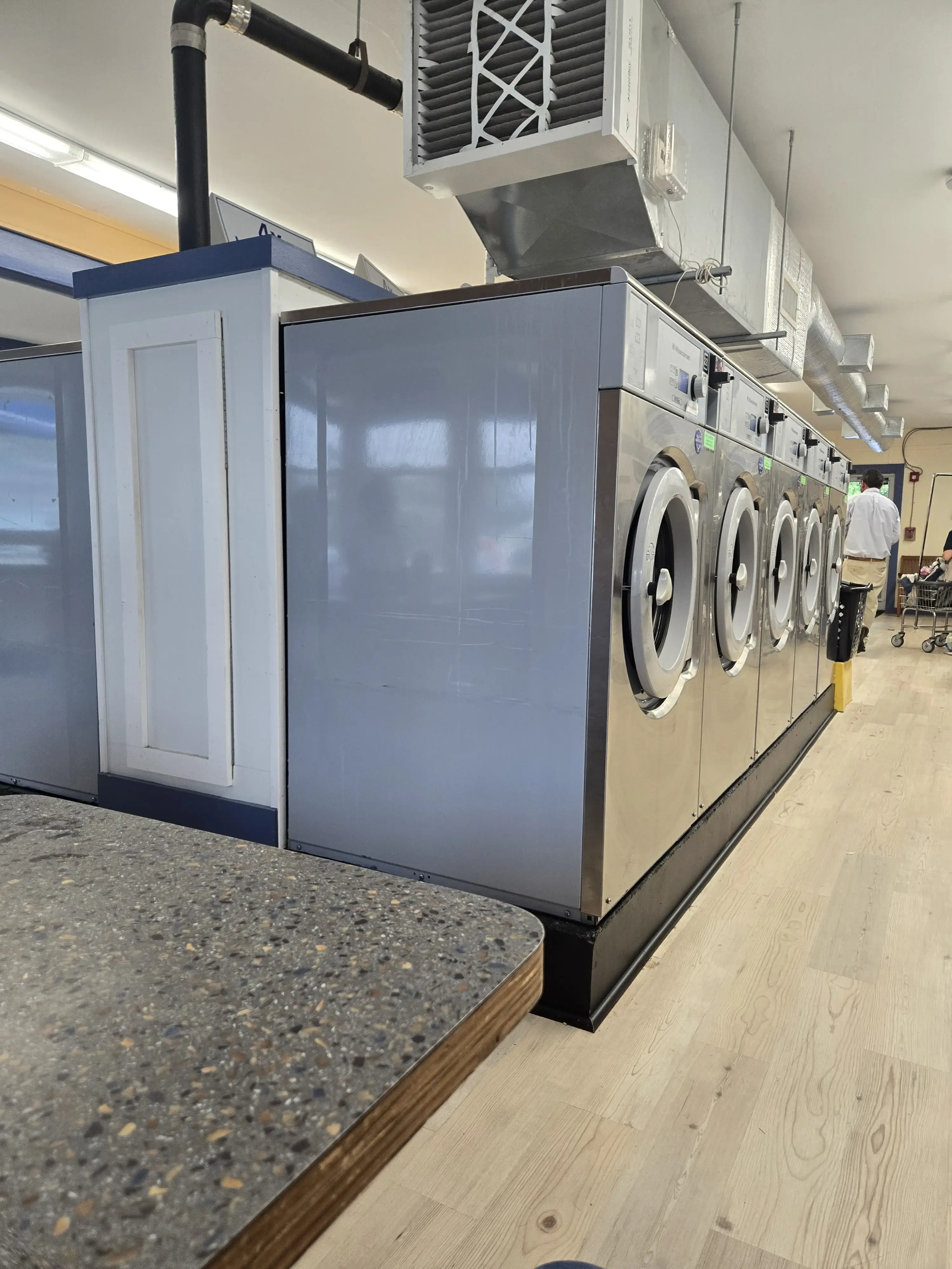 Speedwash Laundromat - Image 15
