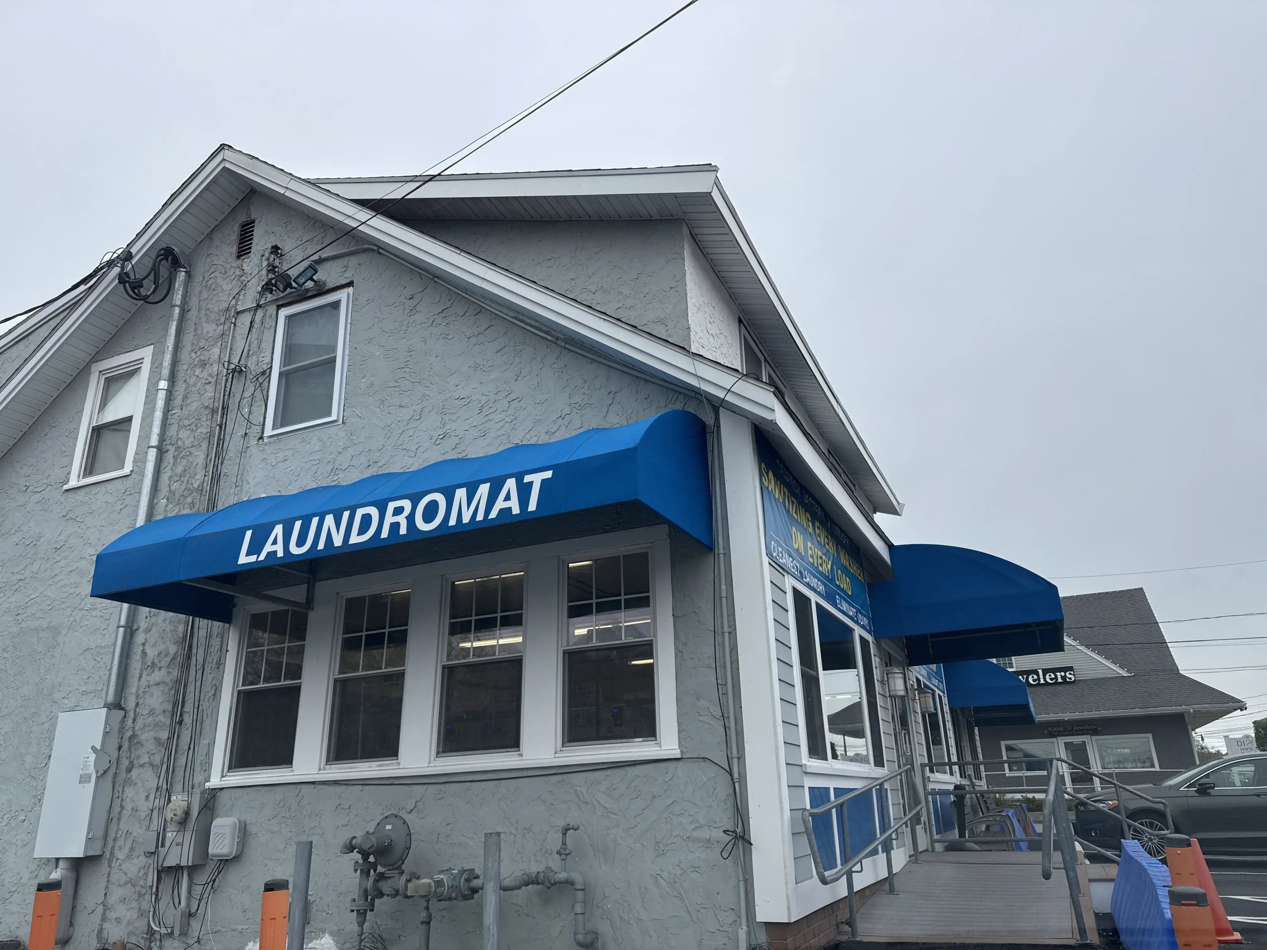 Speedwash Laundromat - Image 2