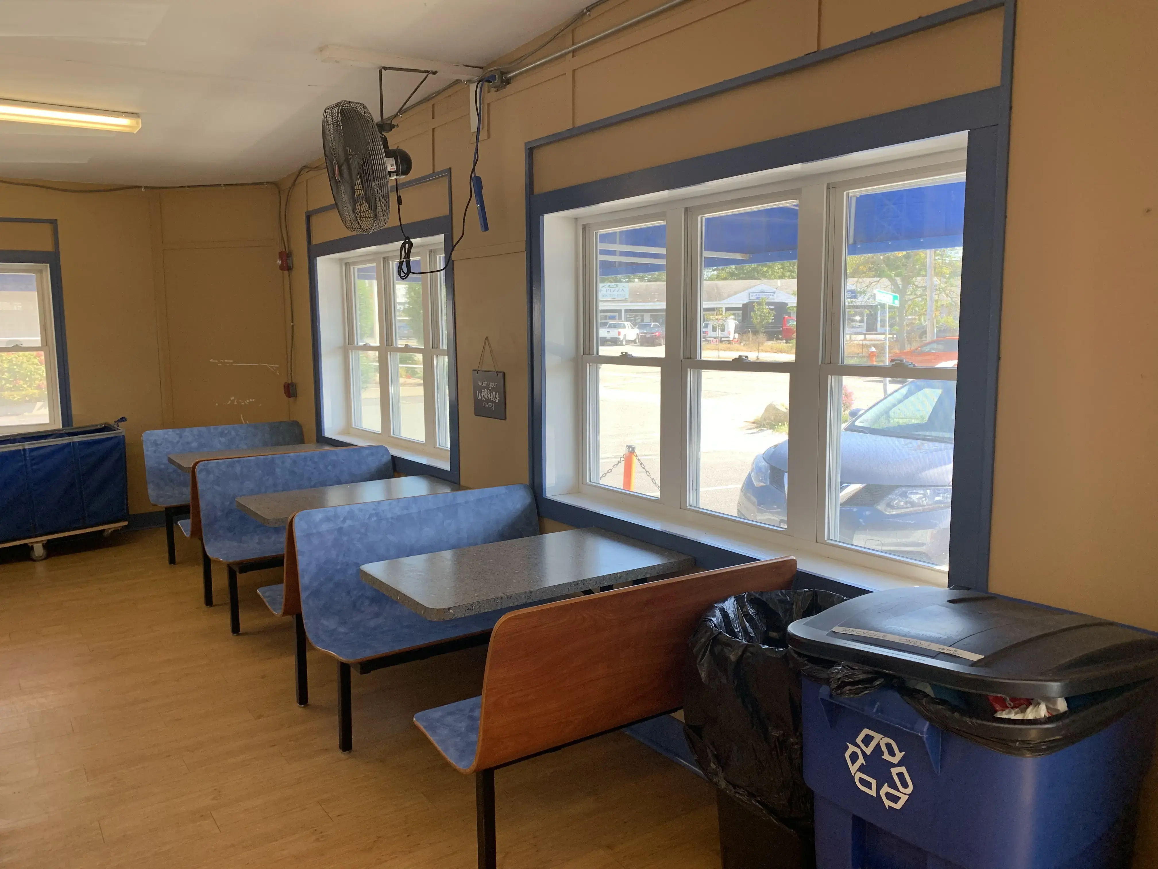 Speedwash Laundromat - Image 13