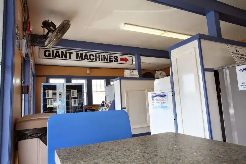 Speedwash Laundromat - Image 4