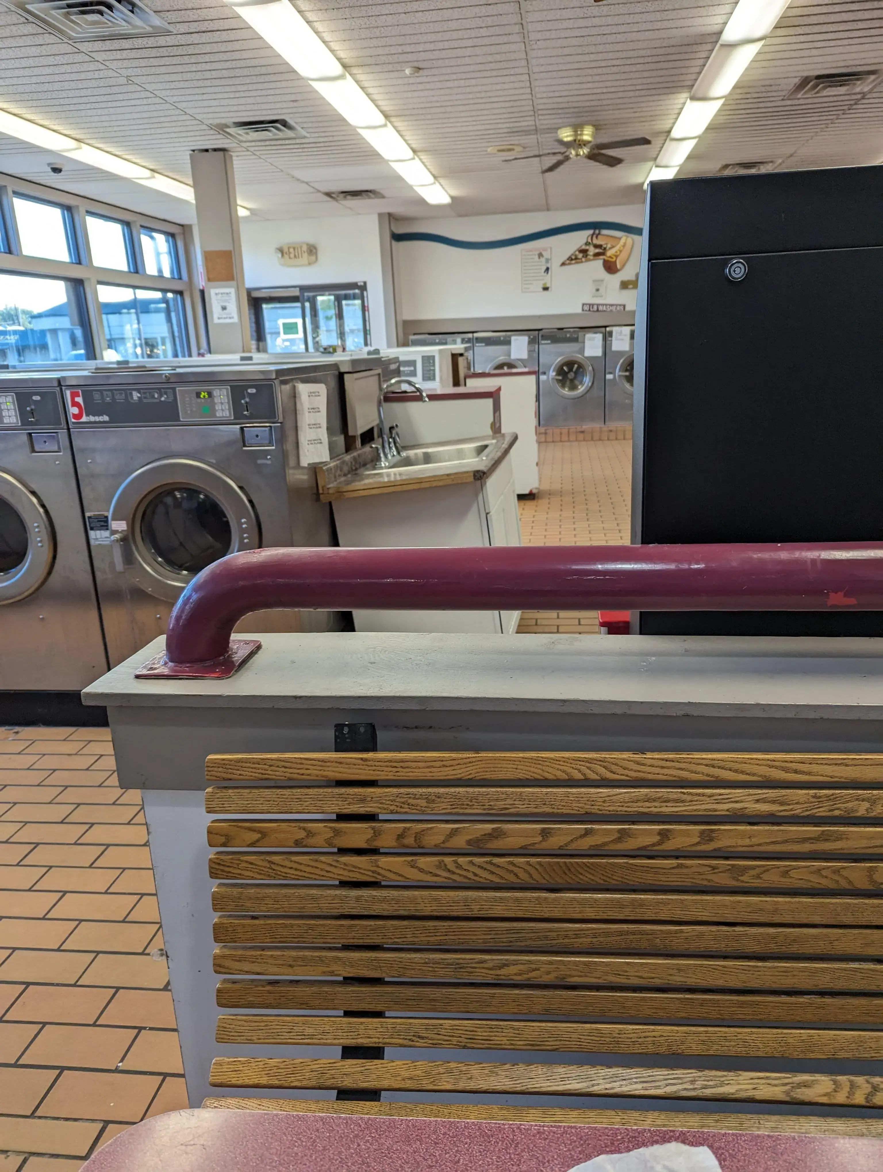 Speedway Laundromat - Image 5