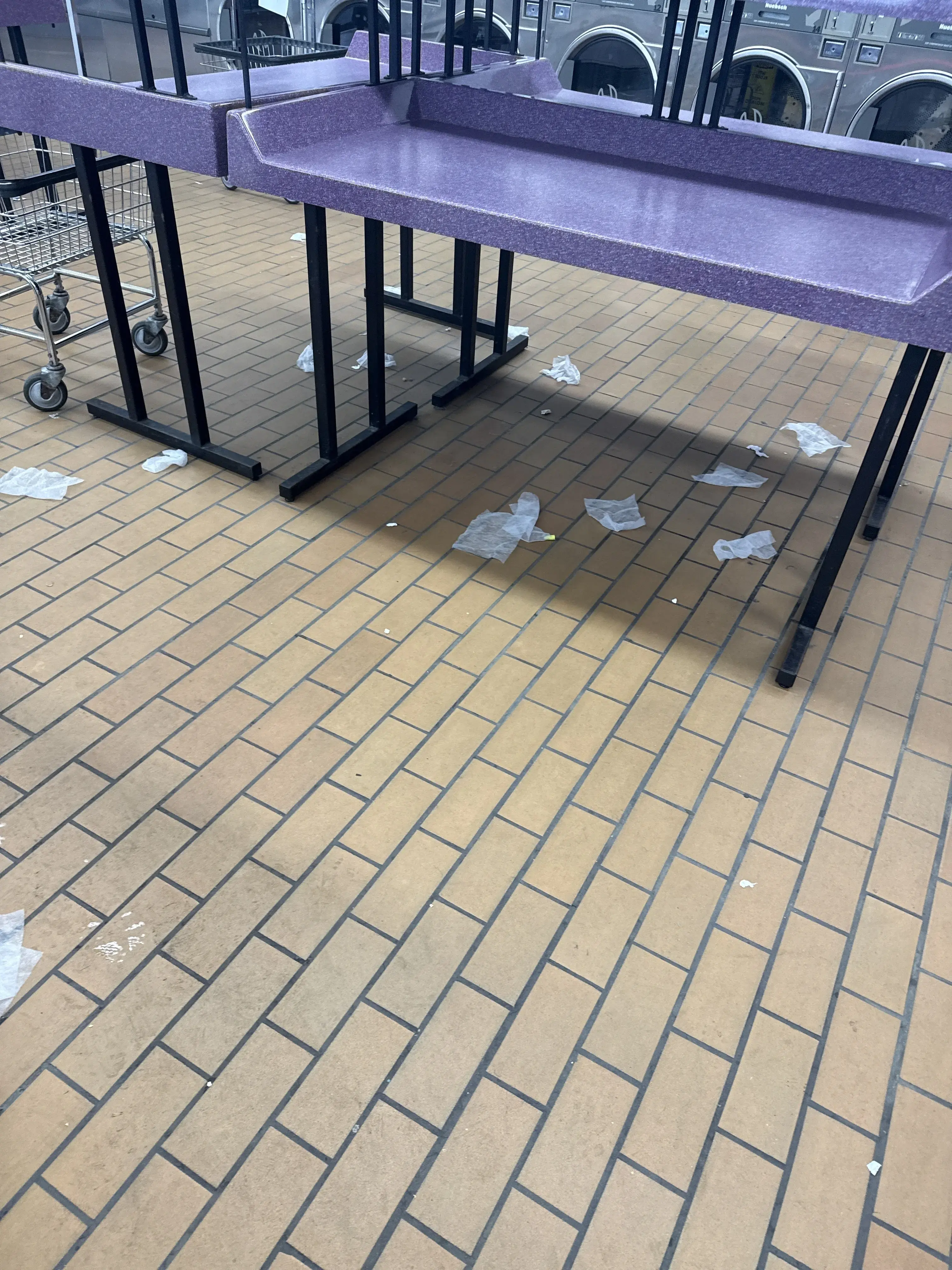 Speedway Laundromat - Image 9