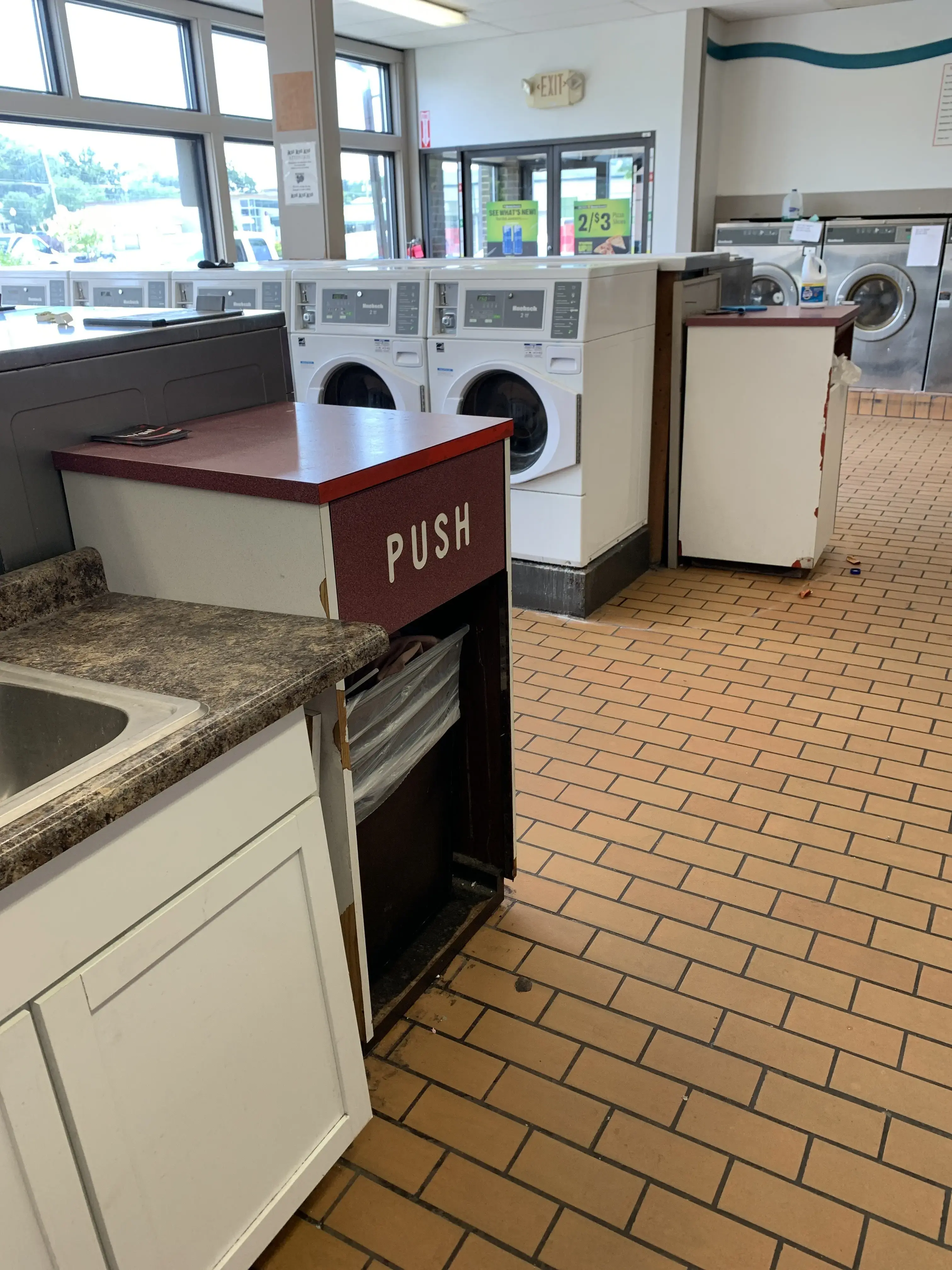 Speedway Laundromat thumbnail 18