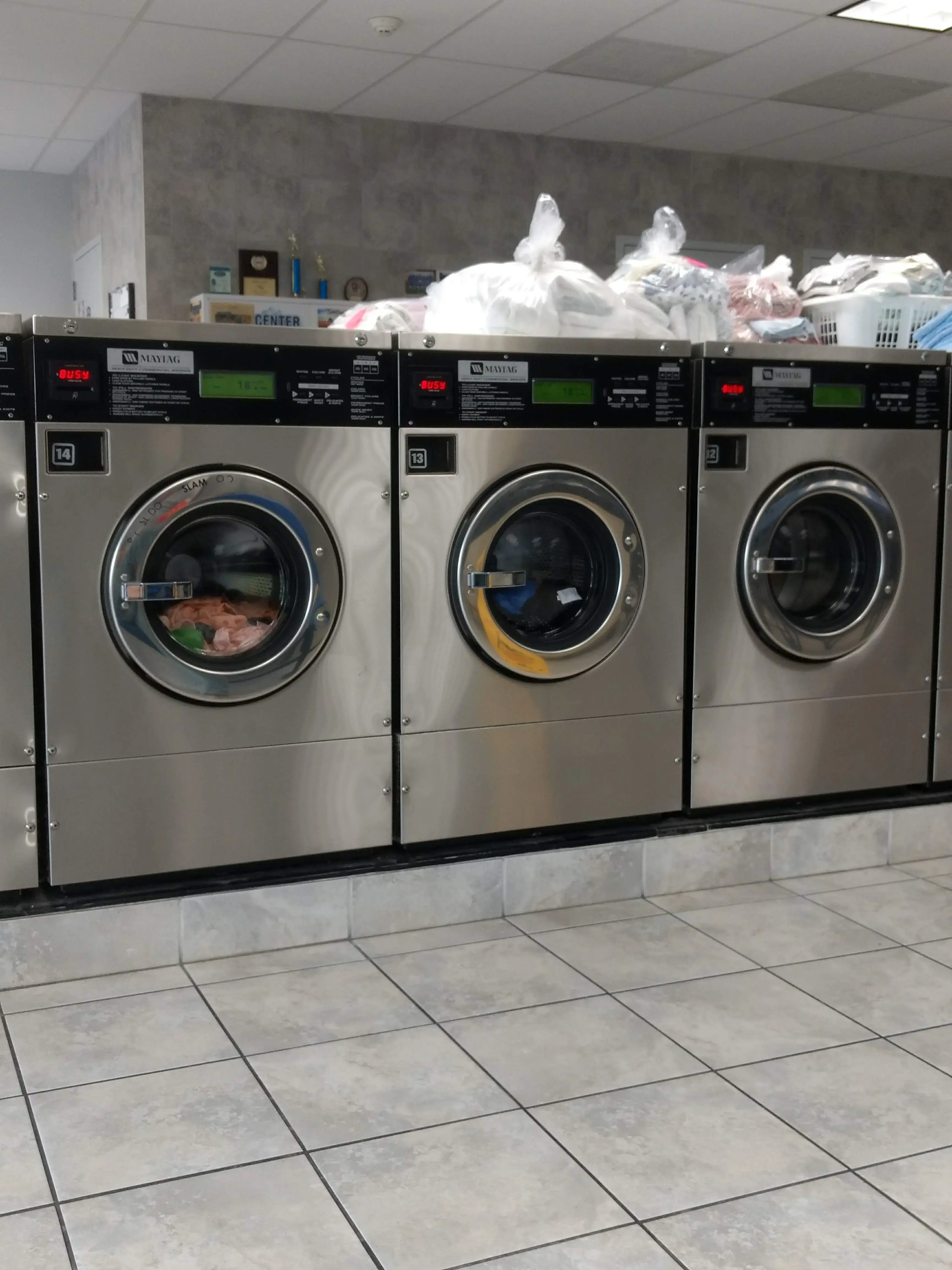 Speedy Clean Laundromat - Image 14