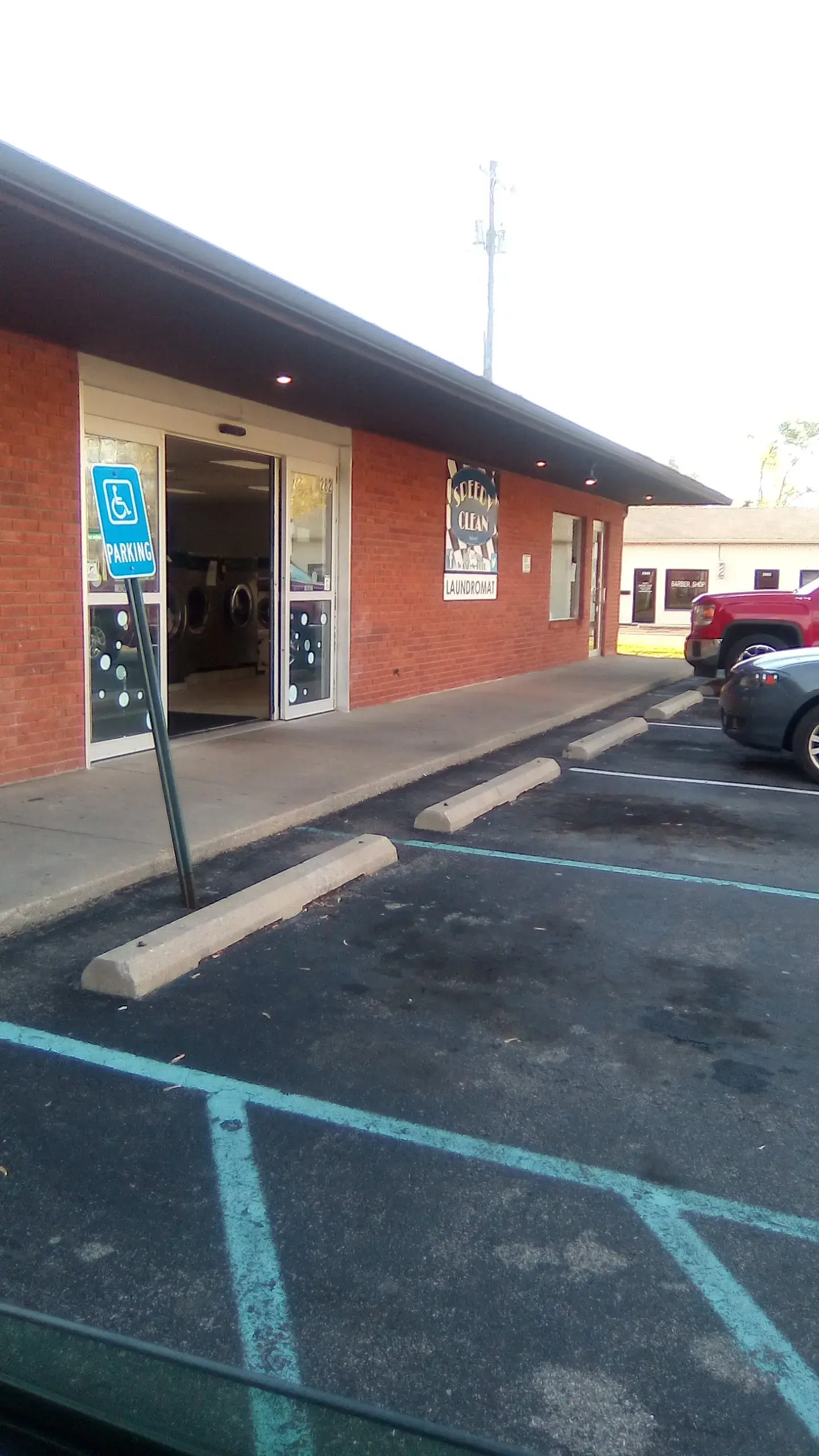 Speedy Clean Laundromat - Image 11