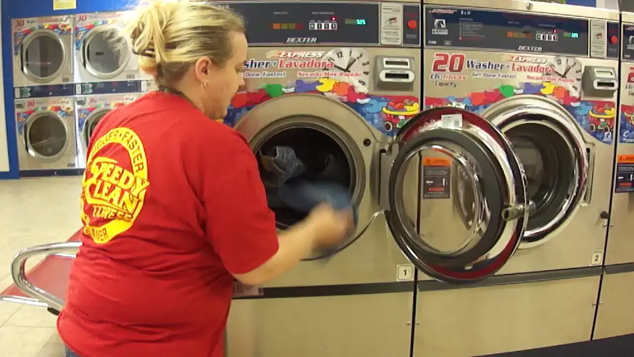 Speedy Clean Laundromat Elyria location