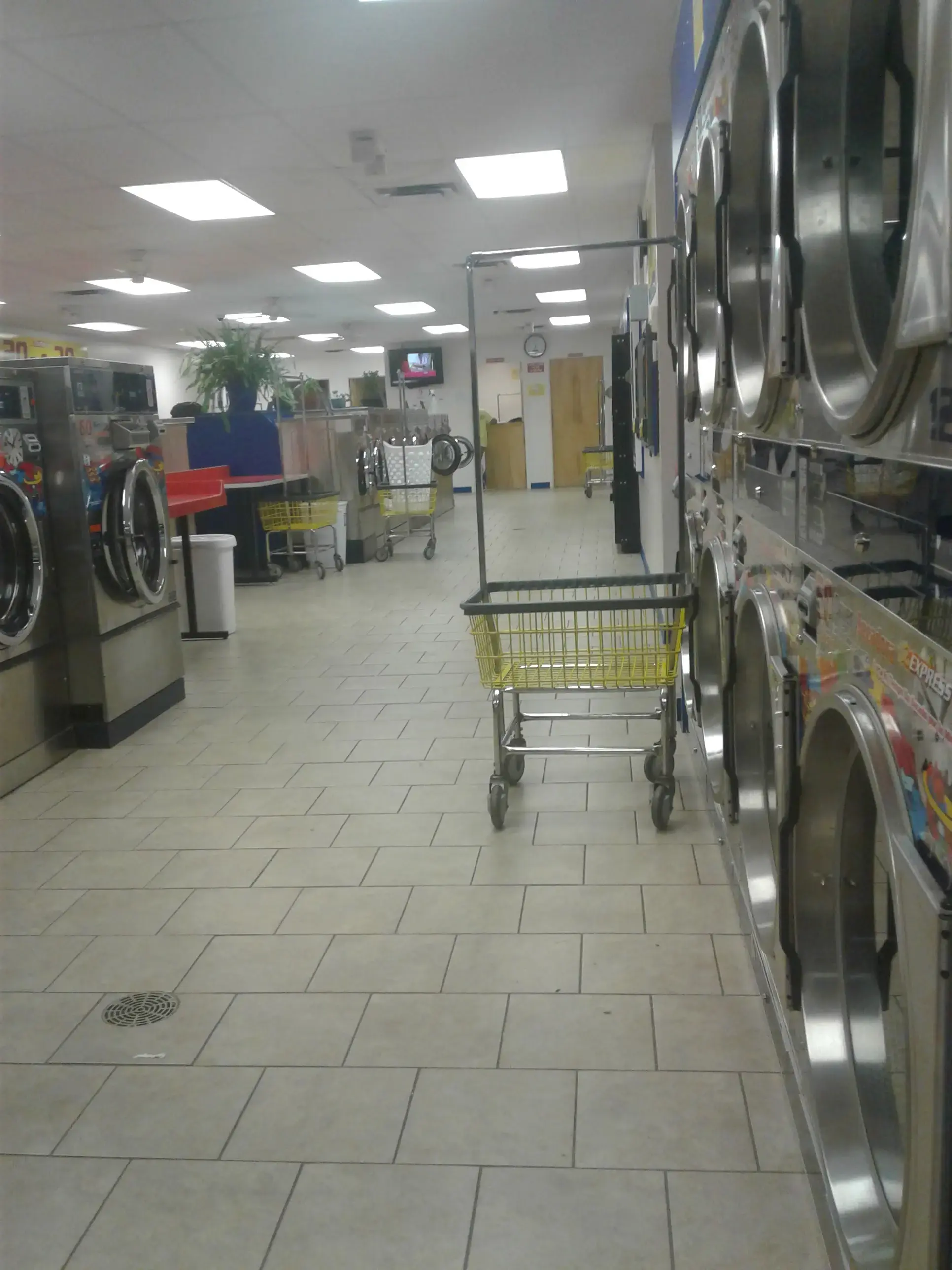 Speedy Clean Laundromat Lorain thumbnail 7