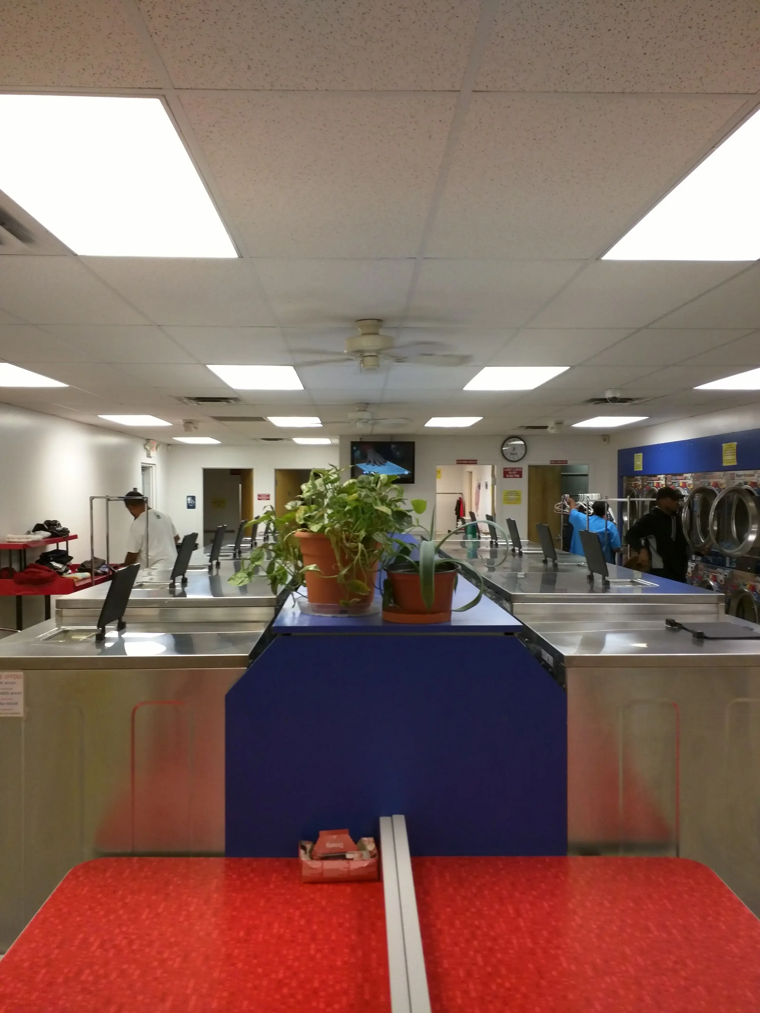 Speedy Clean Laundromat Lorain thumbnail 10