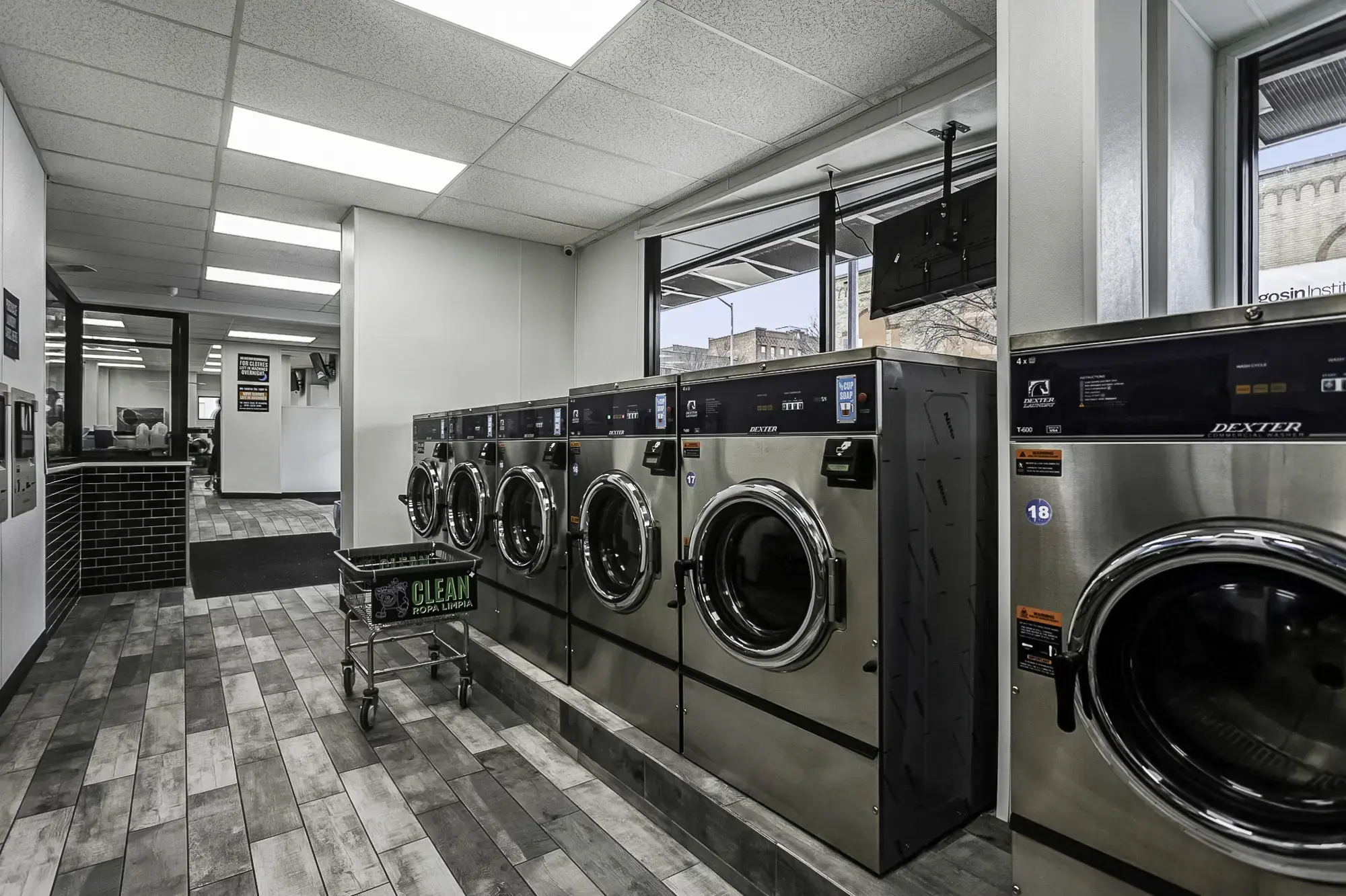 Speedy Fresh Laundromat thumbnail 1