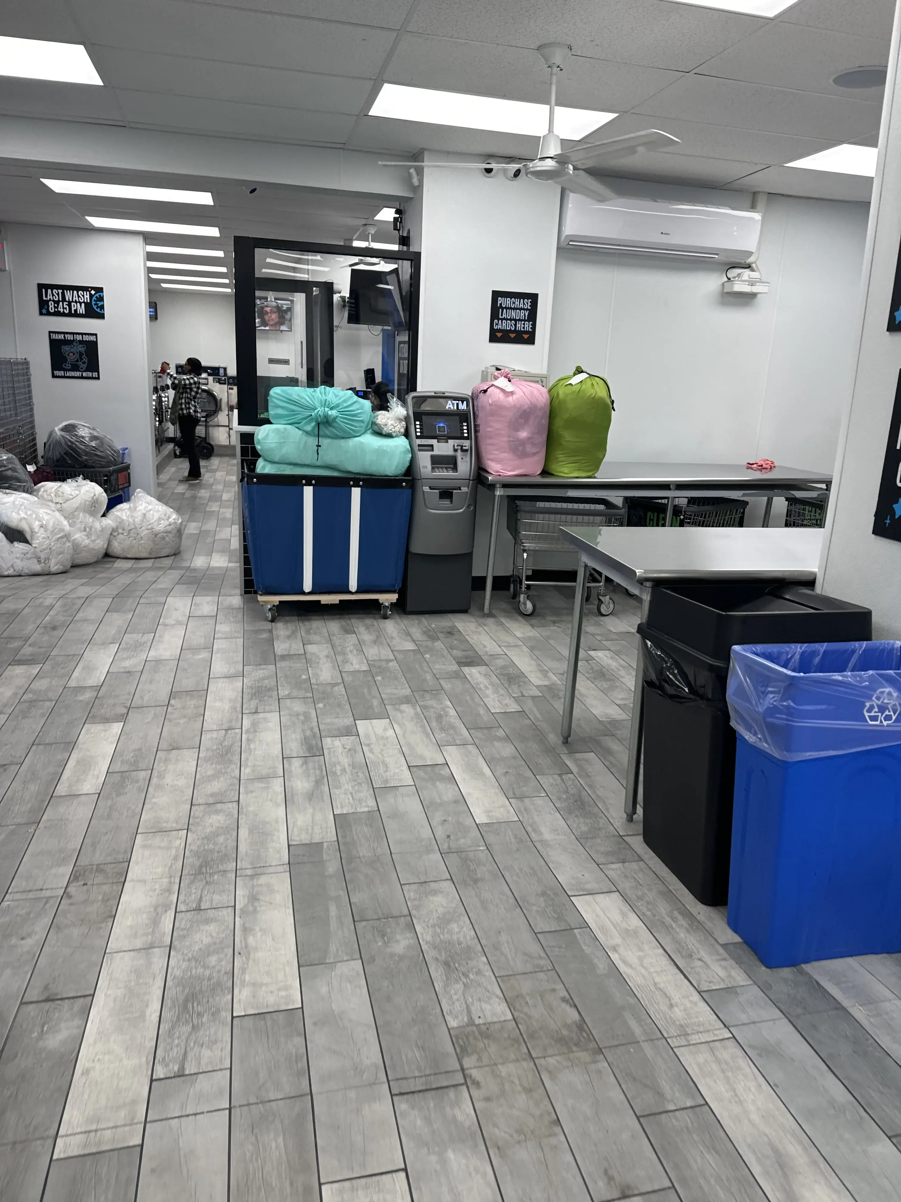 Speedy Fresh Laundromat - Image 14