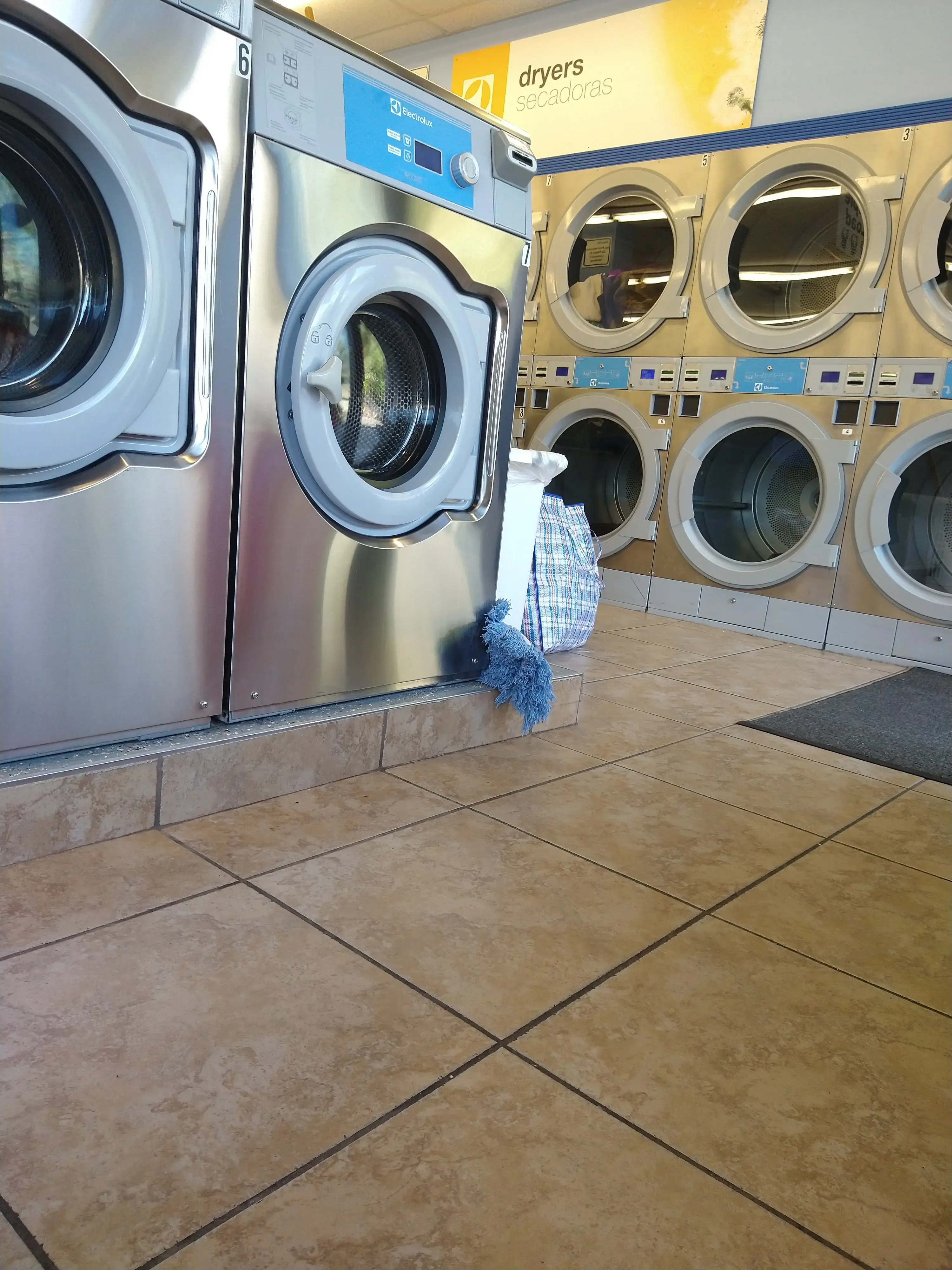 Speedy Laundromat thumbnail 17