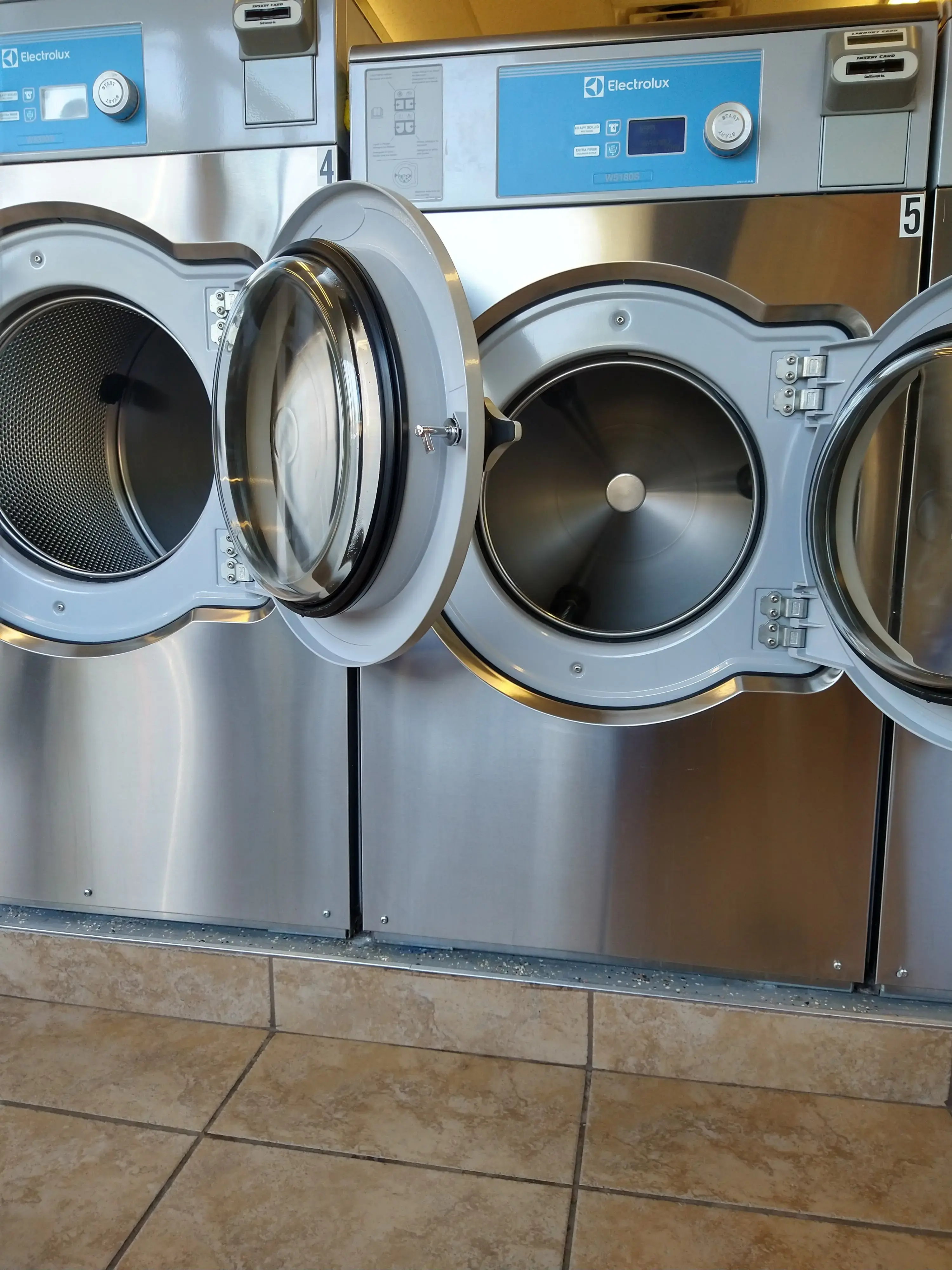 Speedy Laundromat - Image 14