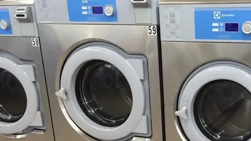 Speedy Laundromat - Image 14