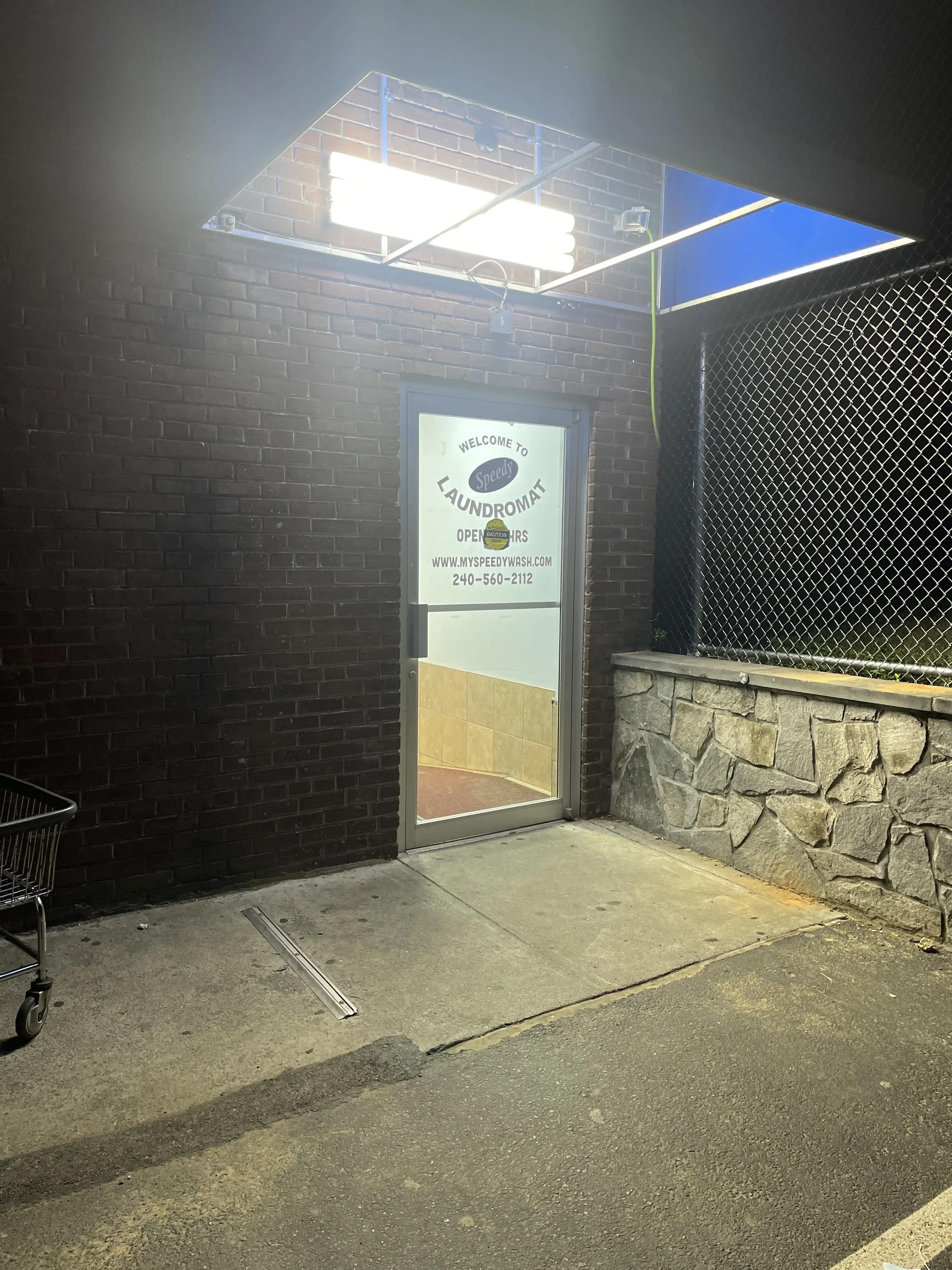 Speedy Laundromat thumbnail 8