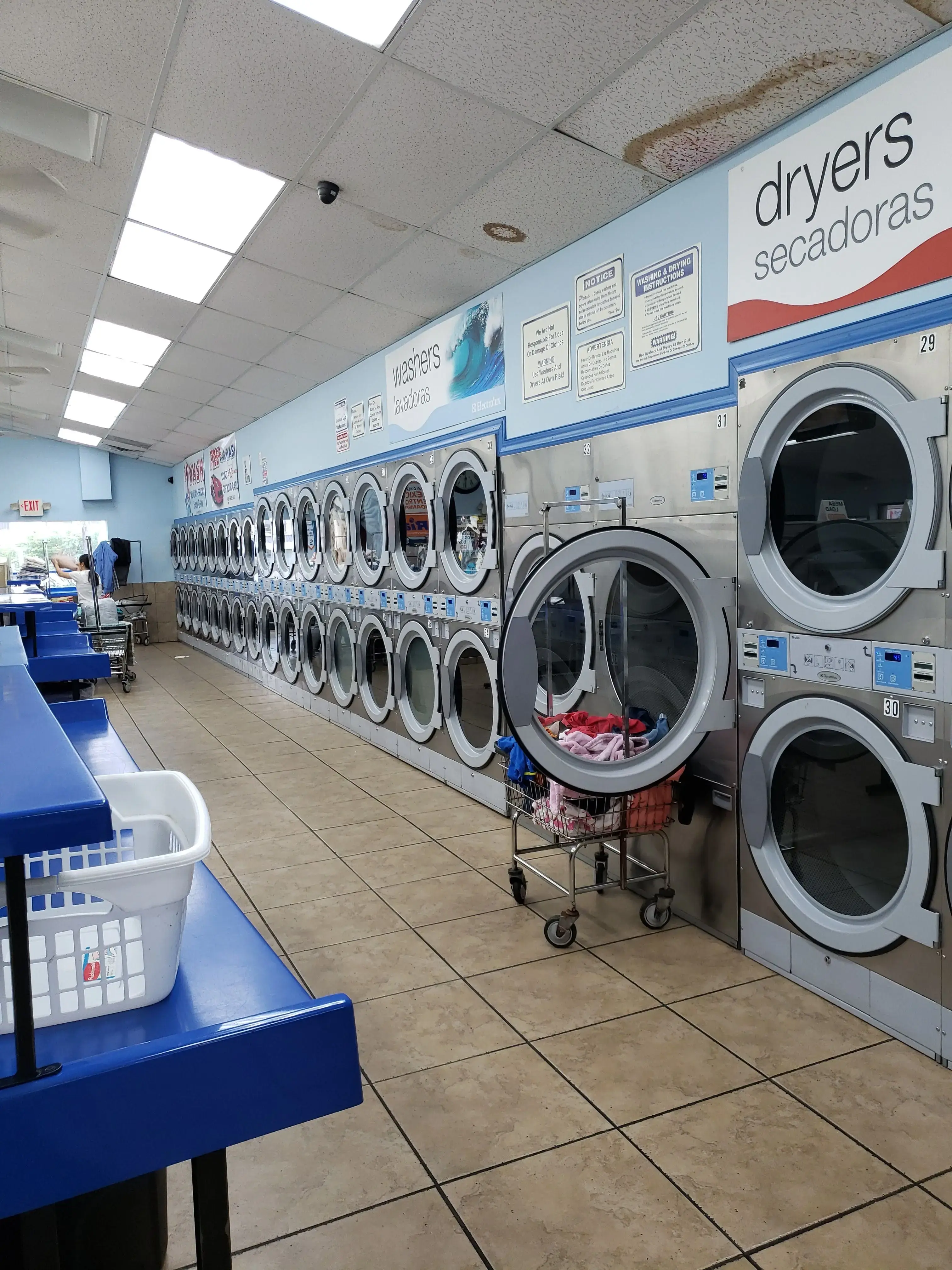 Speedy Laundromat - Image 17