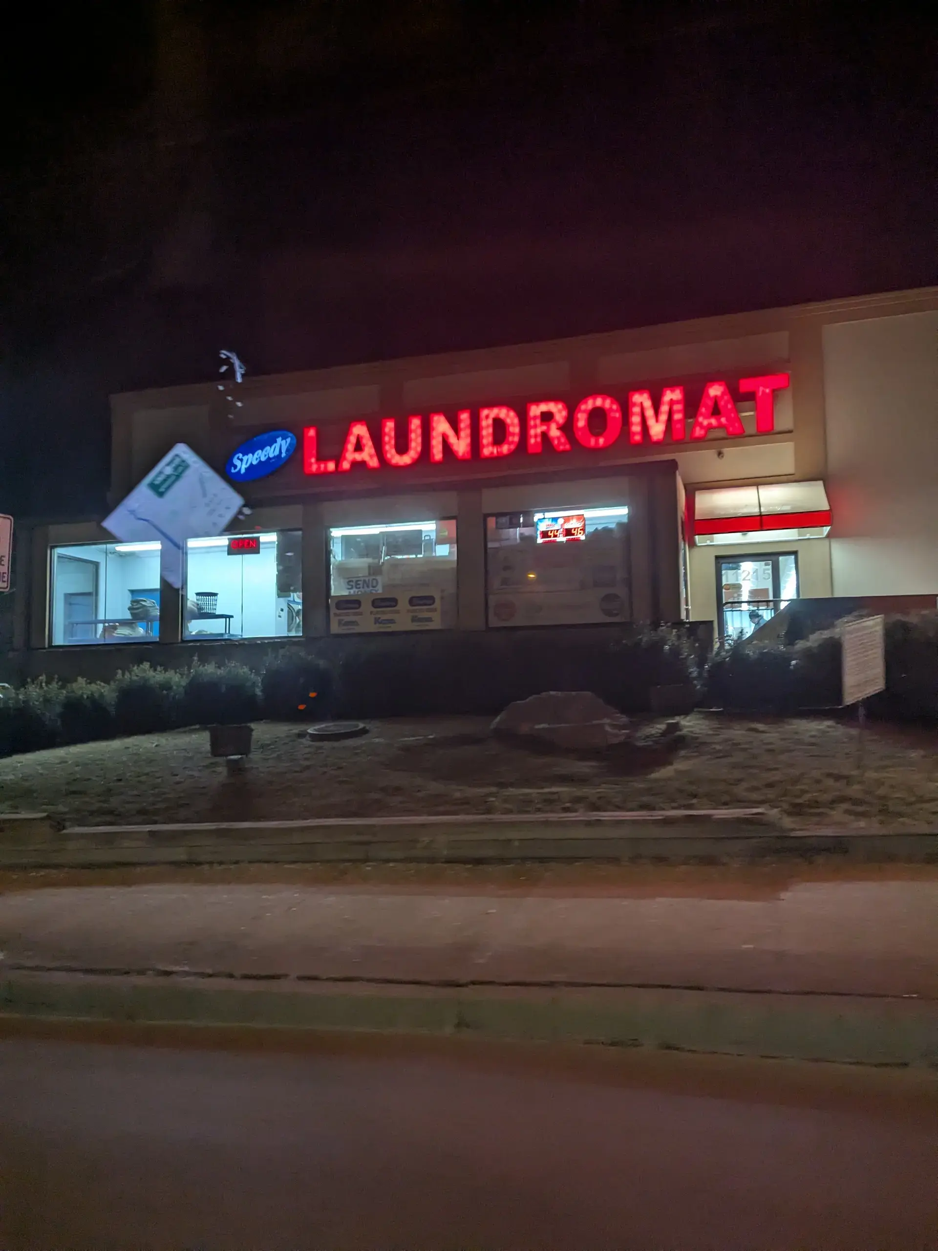 Speedy Laundromat - Image 5