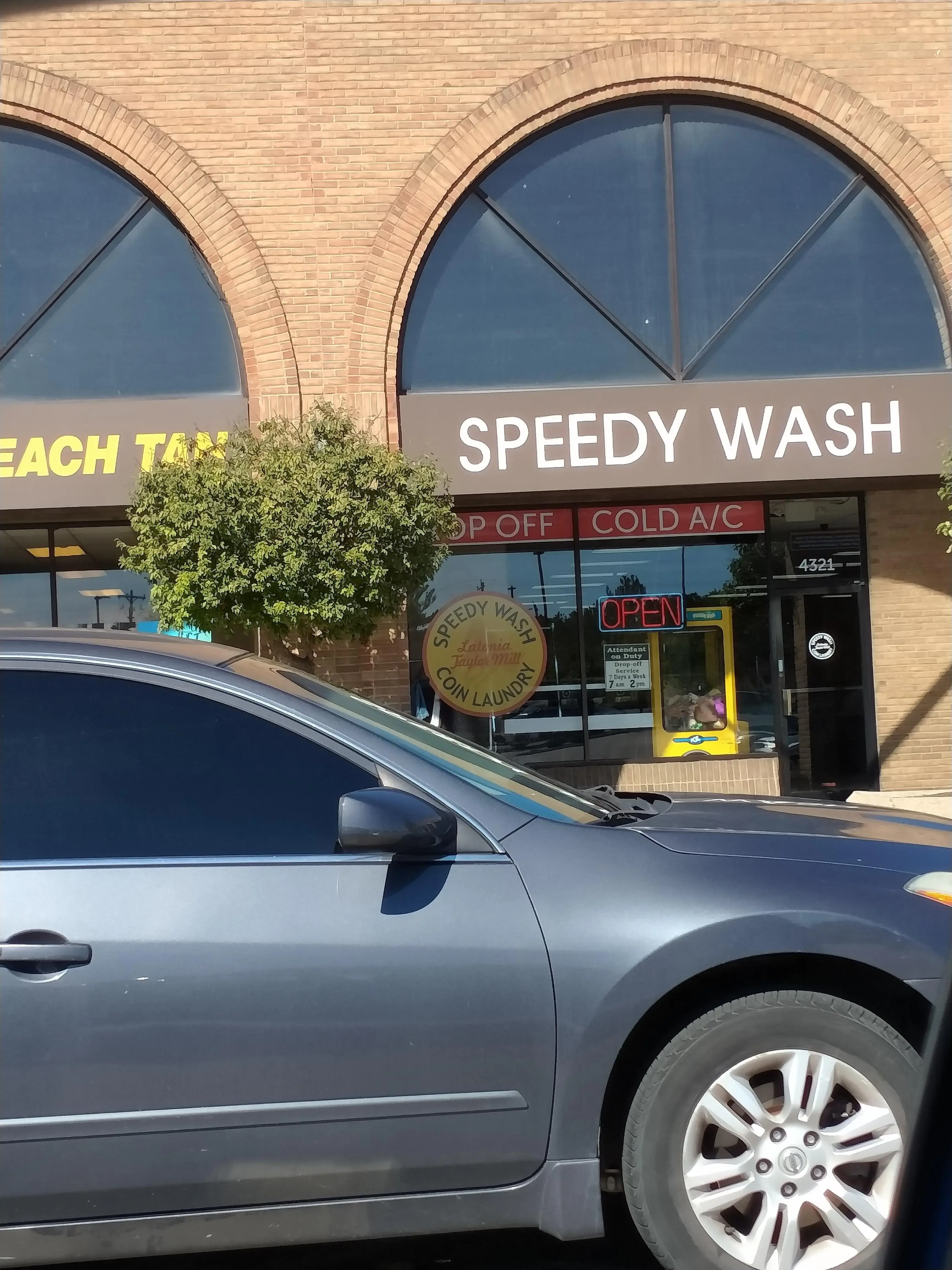 Speedy Wash Coin Laundry - Image 8