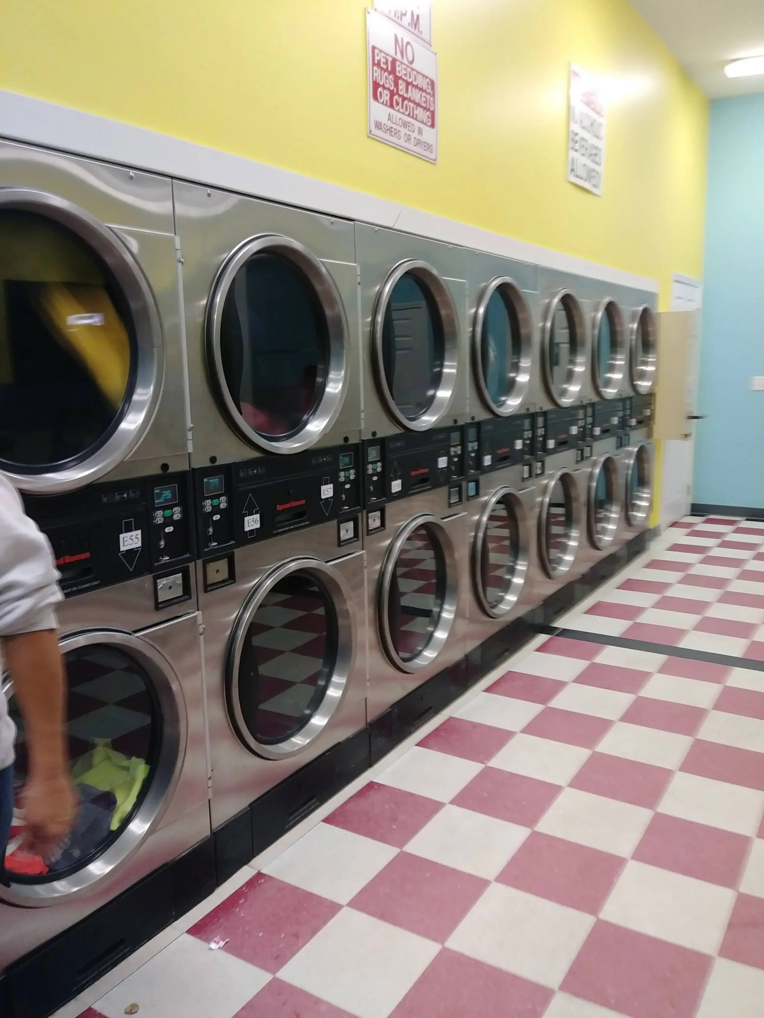 Speedy Wash Coin Laundry thumbnail 9