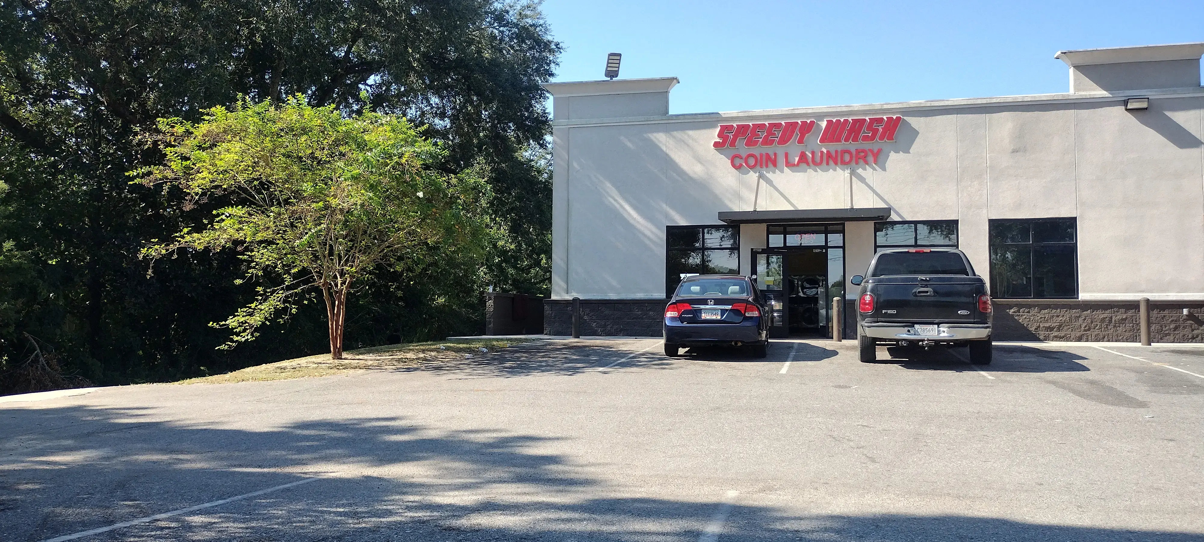 Speedy Wash Coin Laundry - Image 2