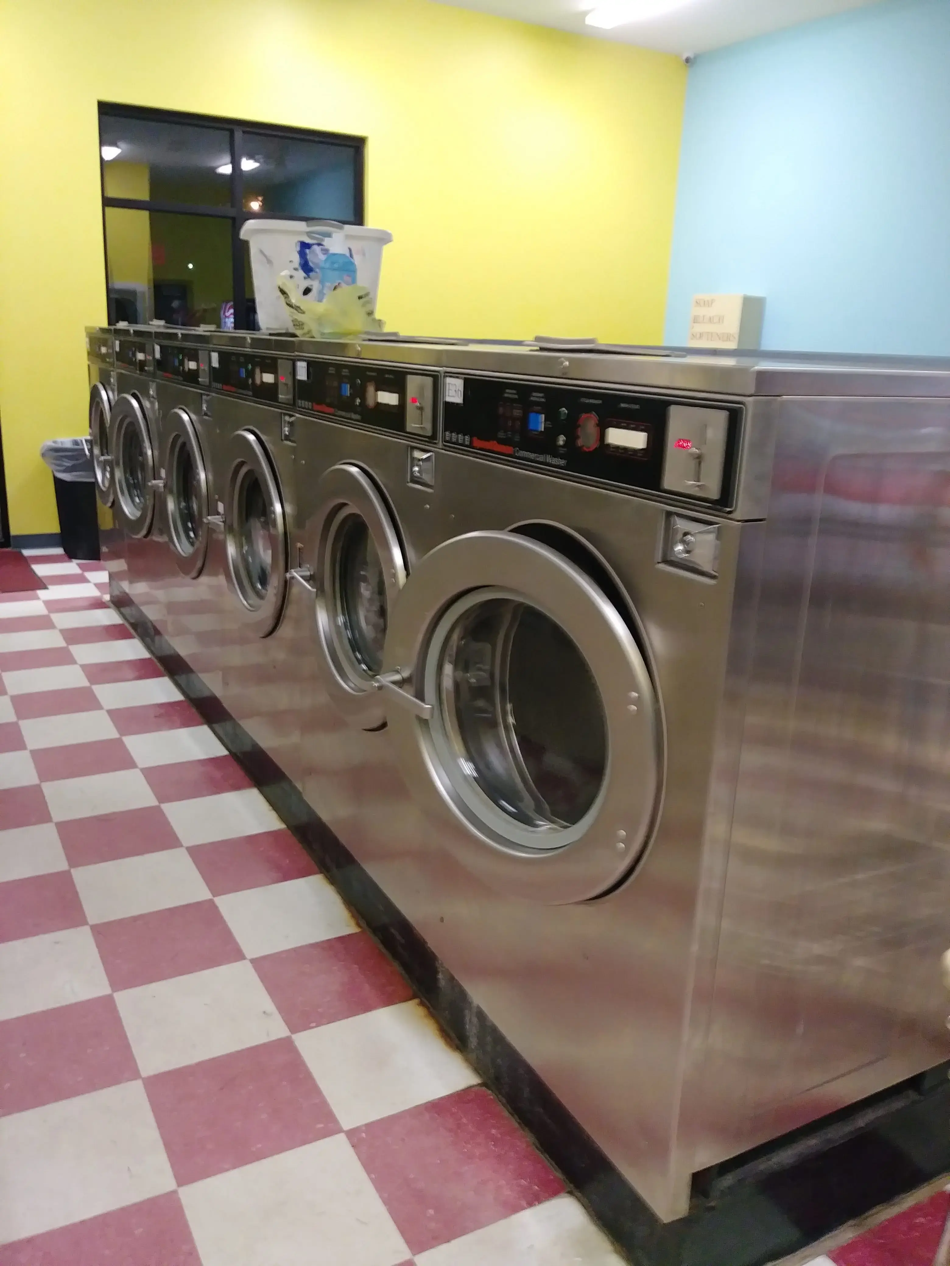 Speedy Wash Coin Laundry - Image 8