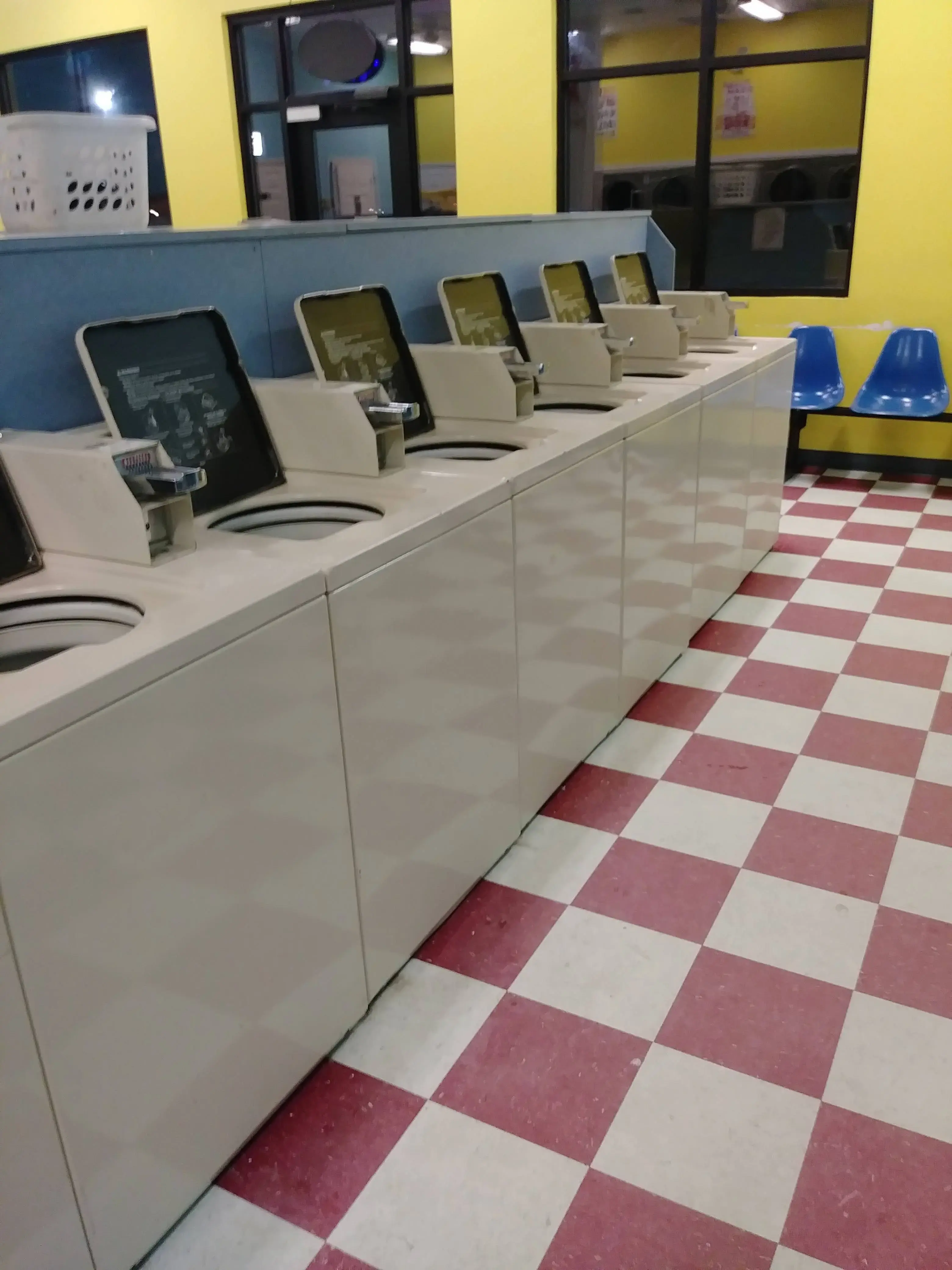 Speedy Wash Coin Laundry - Image 3