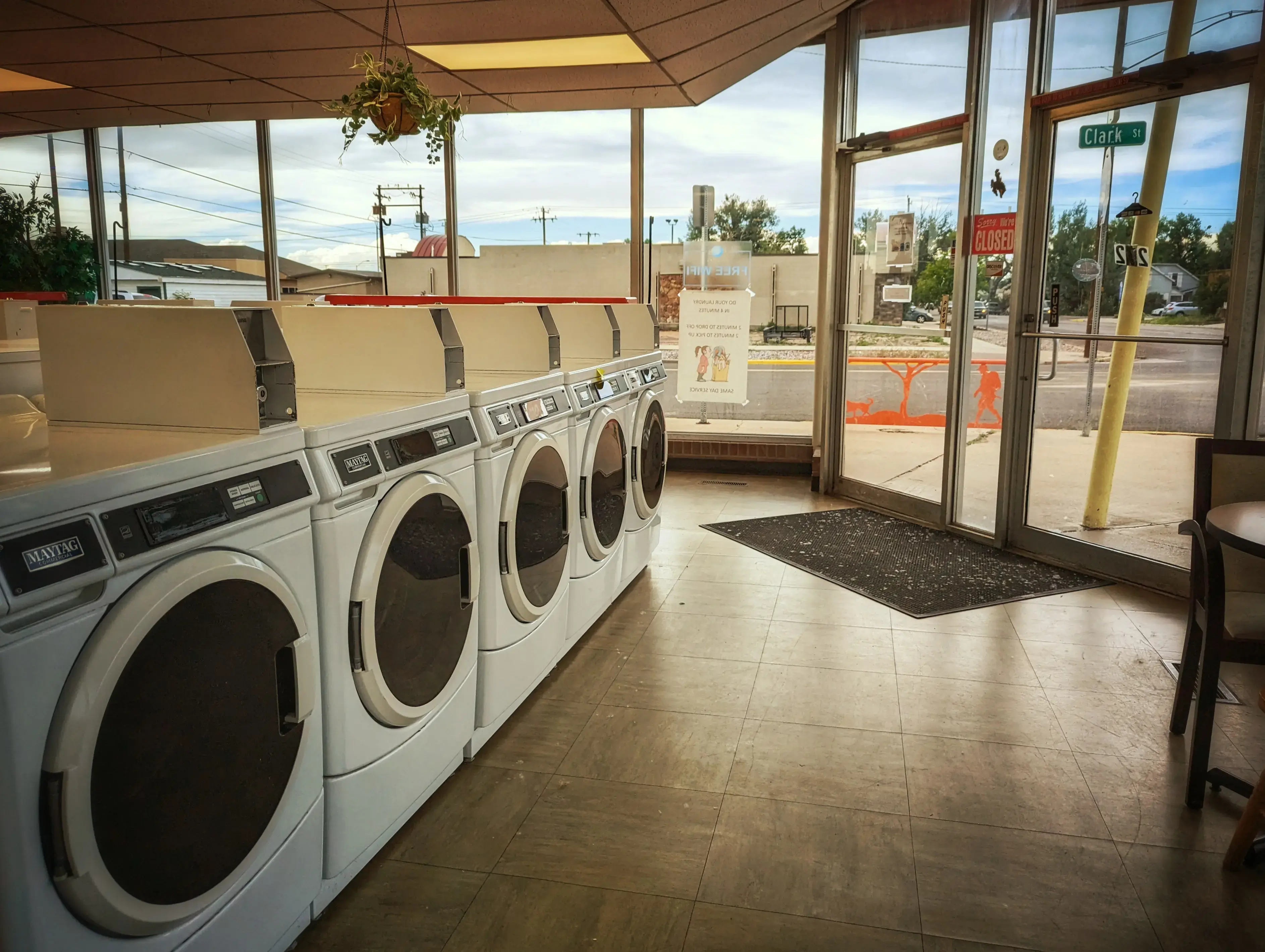Spic and Span Laundromat thumbnail 4