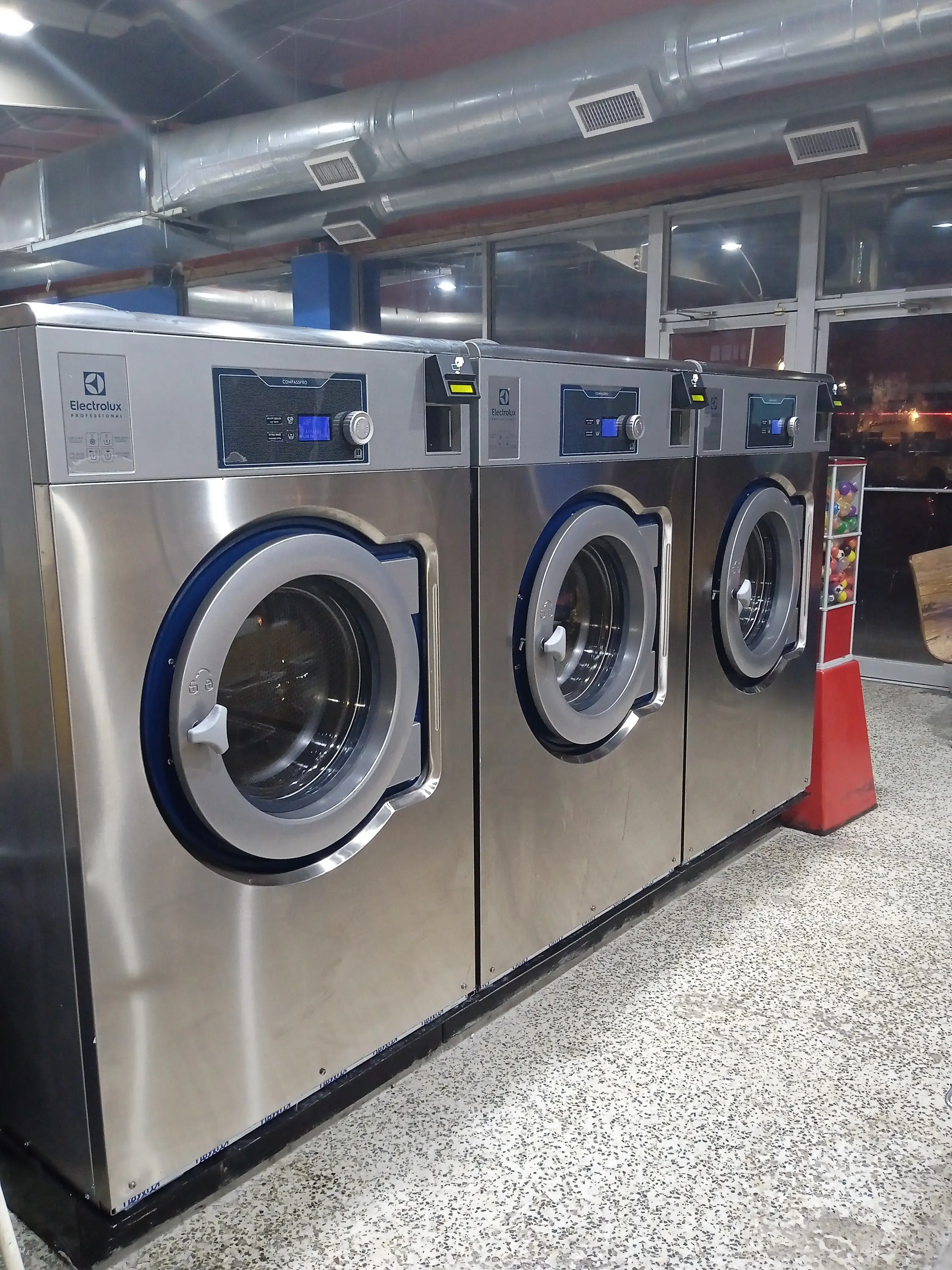 Spin and Shine Georgetown Laundromat thumbnail 16