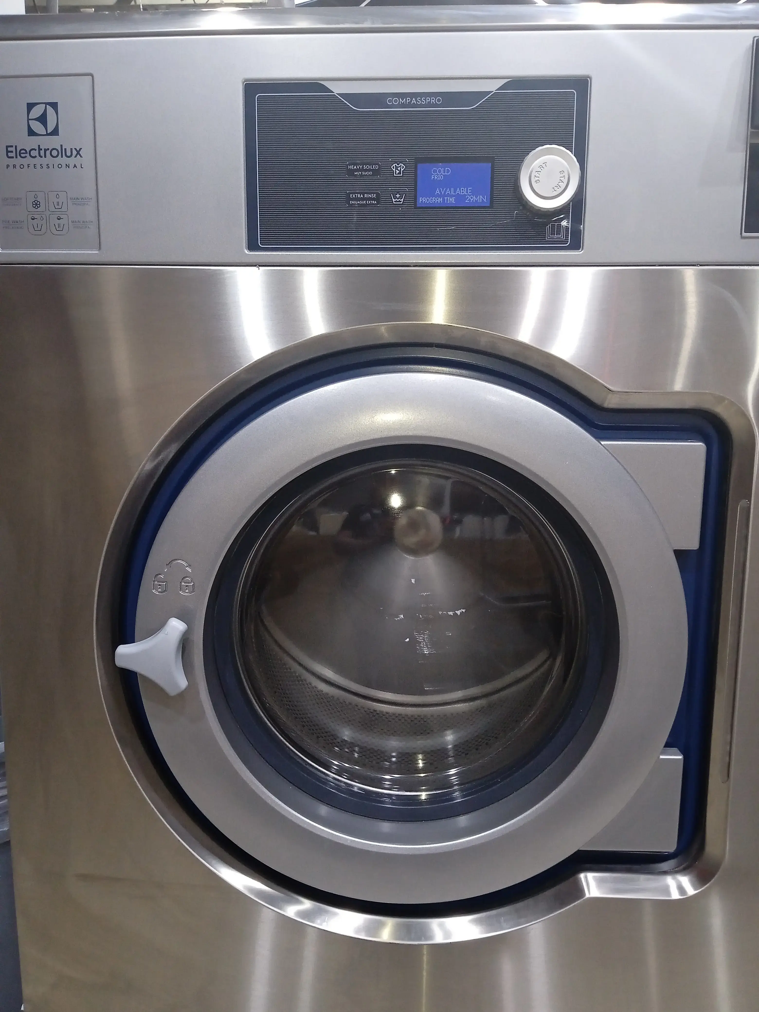 Spin and Shine Georgetown Laundromat thumbnail 14