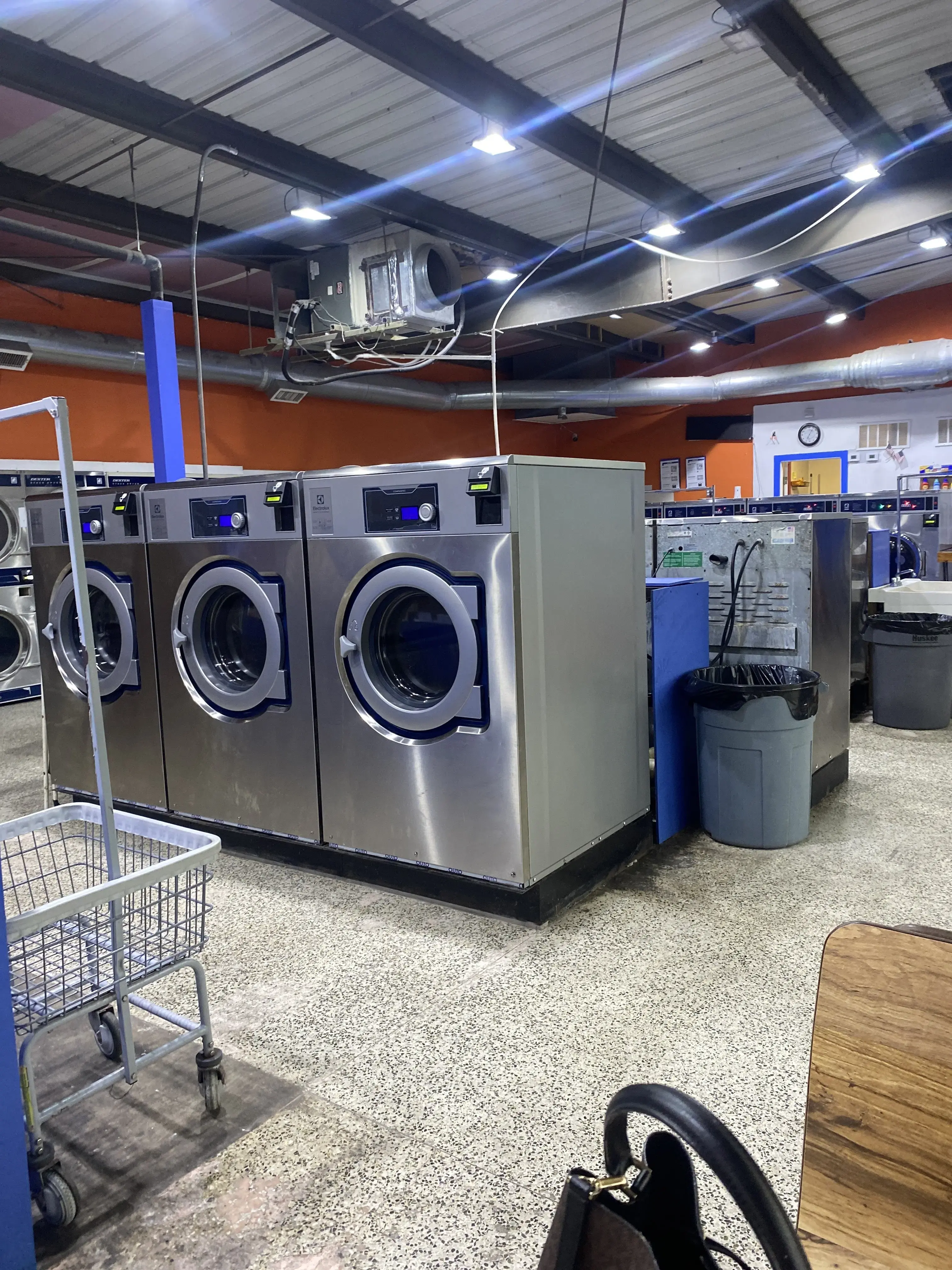 Spin and Shine Georgetown Laundromat thumbnail 8