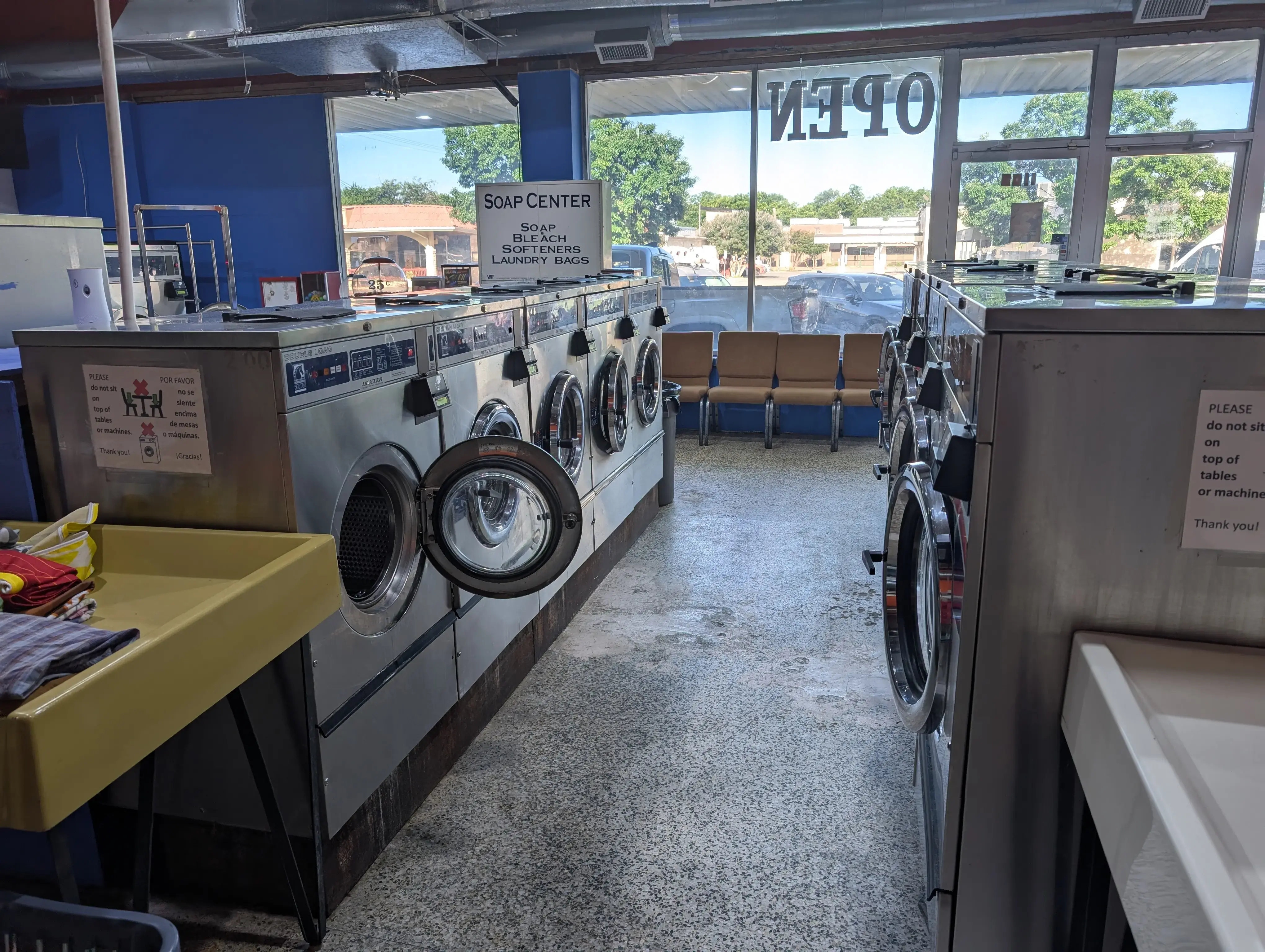 Spin and Shine Georgetown Laundromat thumbnail 5