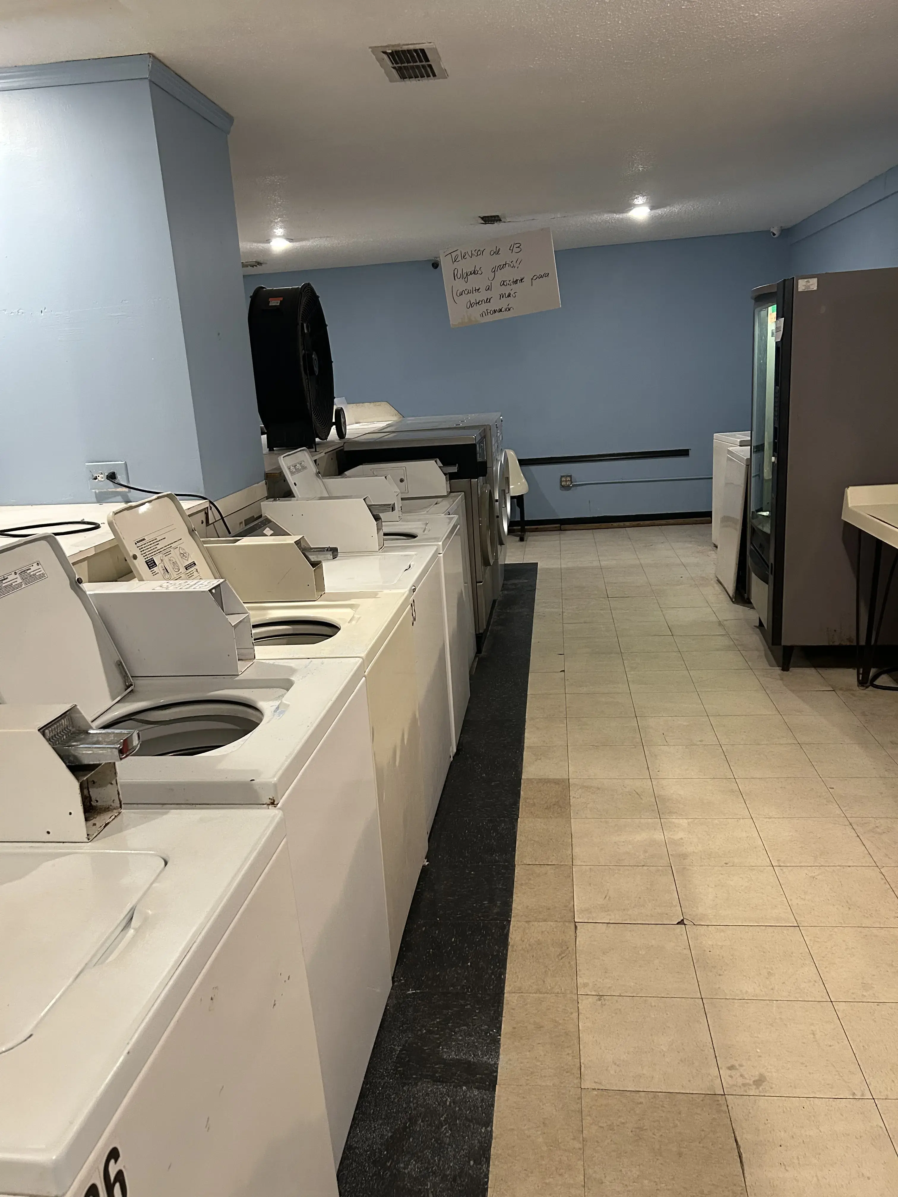 Spin City Coin Laundromat and Dry Cleaning thumbnail 7