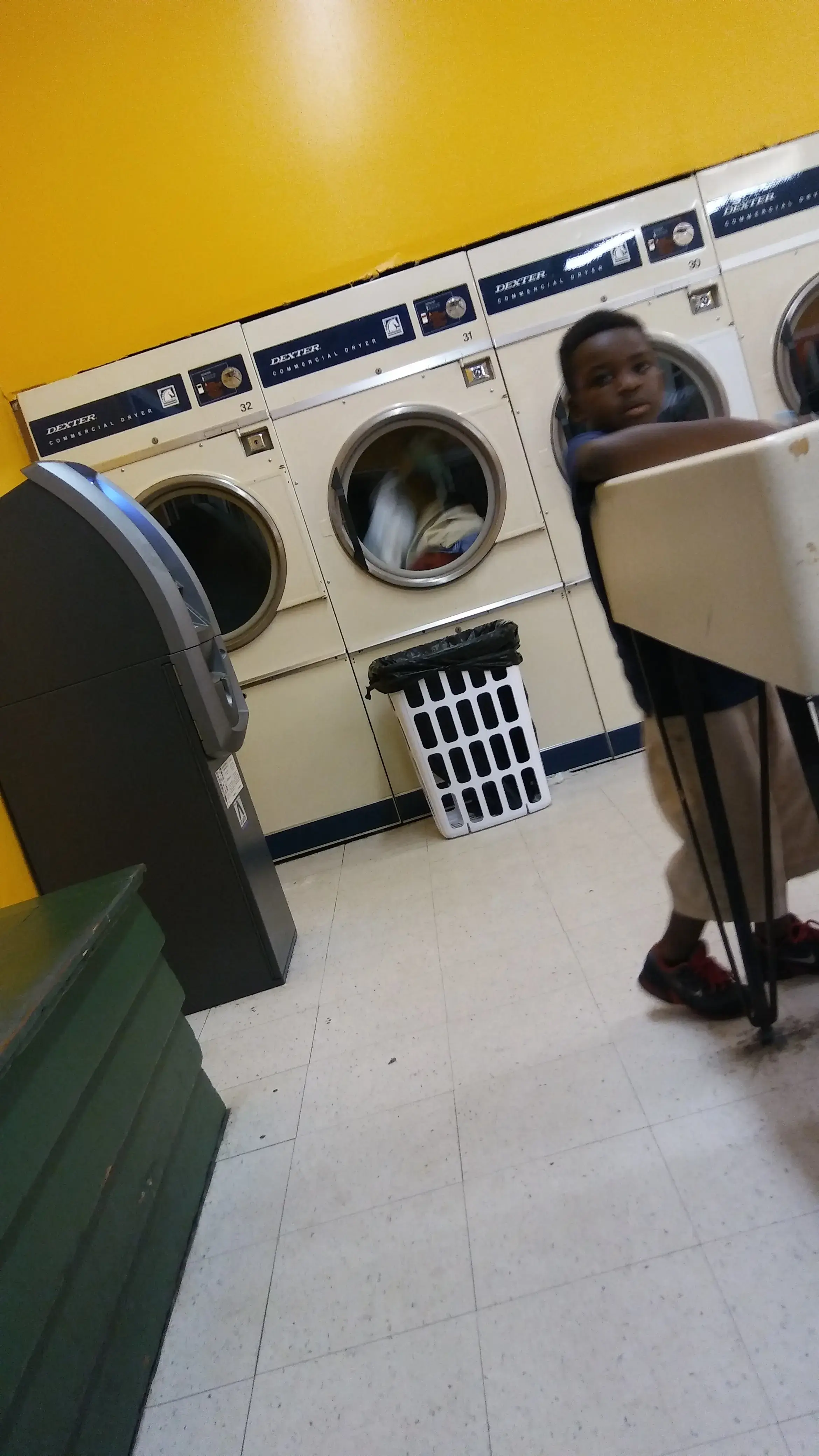 Spin City Coin Laundromat and Dry Cleaning - Image 10