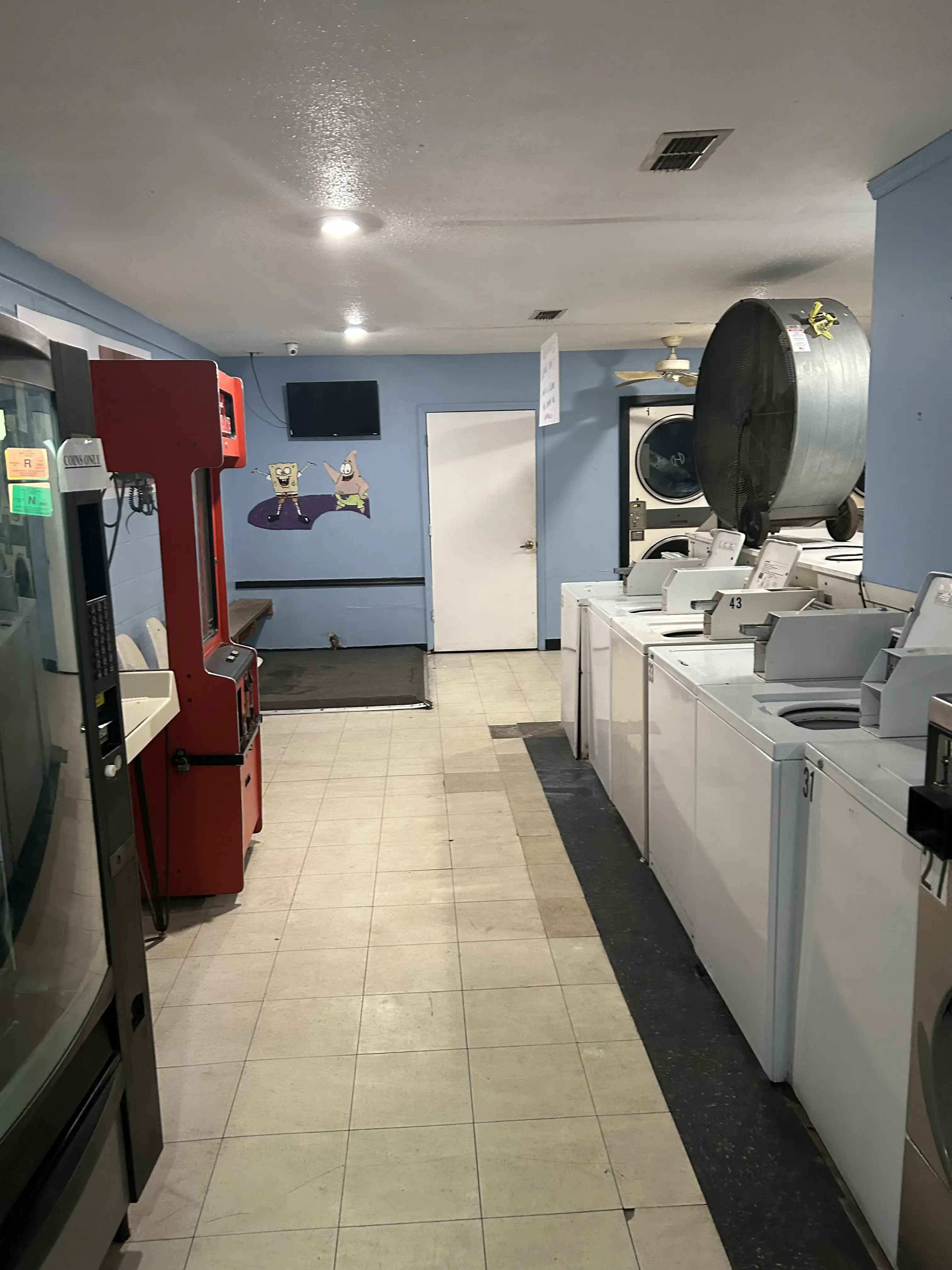 Spin City Coin Laundromat and Dry Cleaning - Image 11