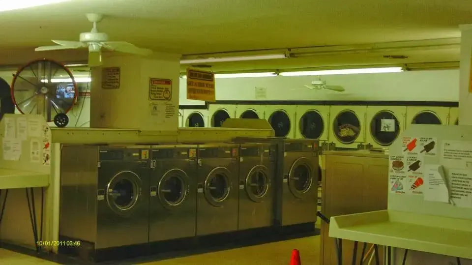 Spin City Coin Laundromat and Dry Cleaning - Image 15