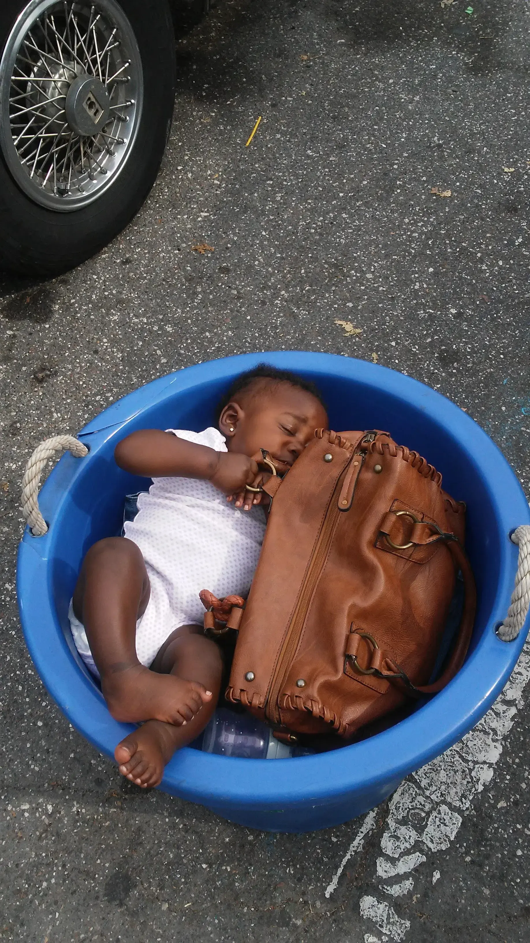 Spin City Coin Laundromat and Dry Cleaning thumbnail 6