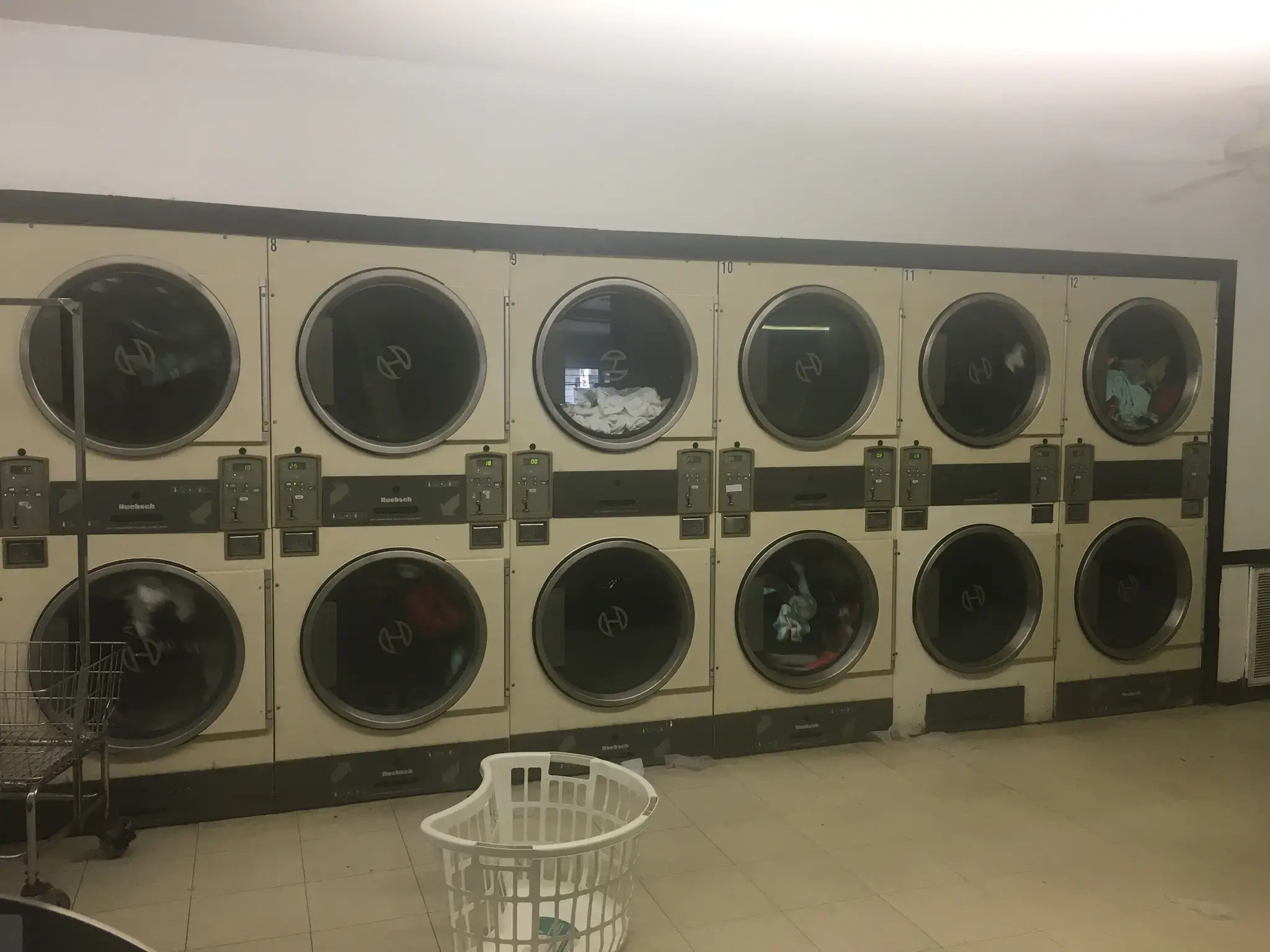 Spin City Coin Laundromat and Dry Cleaning thumbnail 5