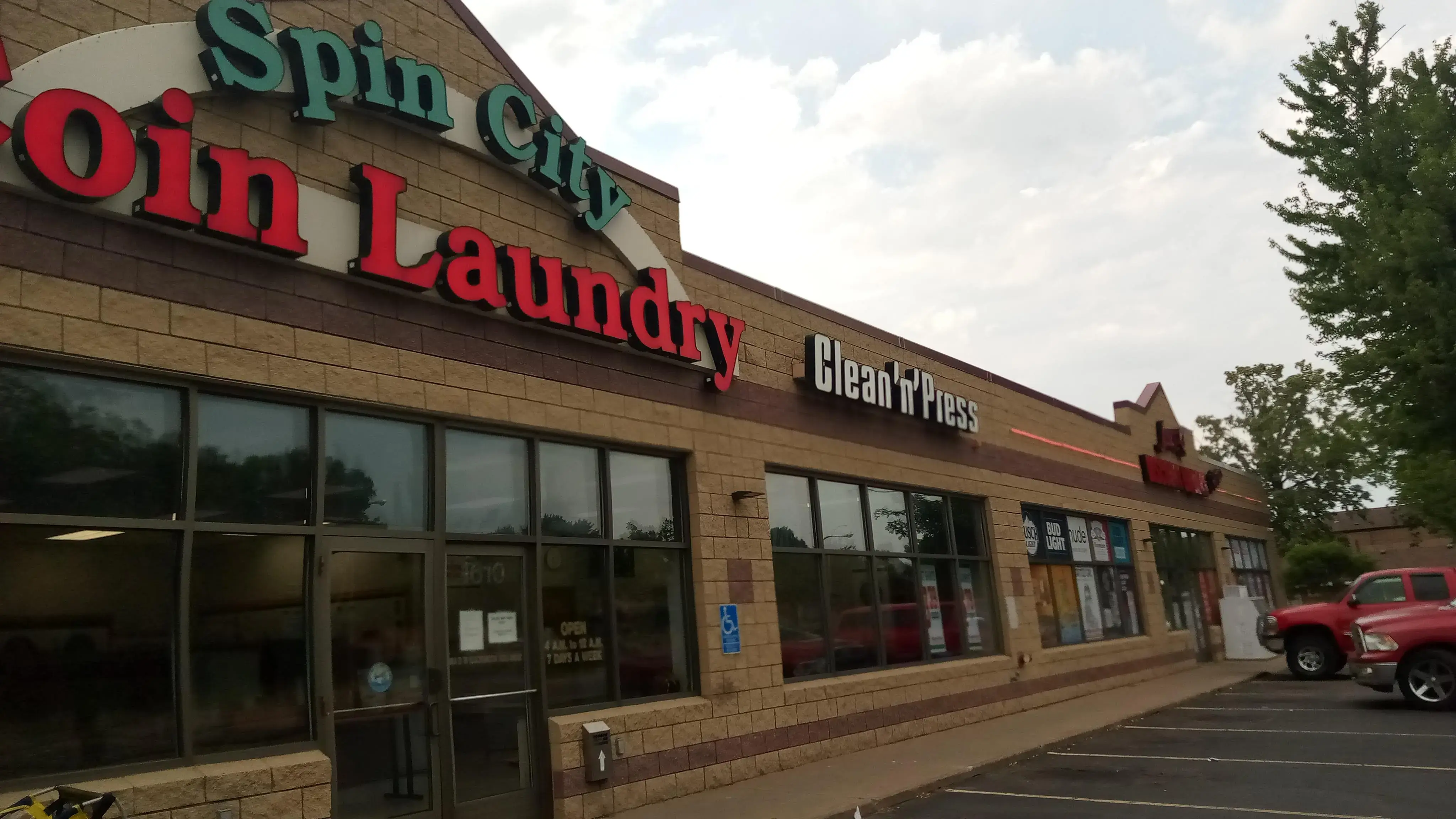 Spin City Coin Laundromat thumbnail 12
