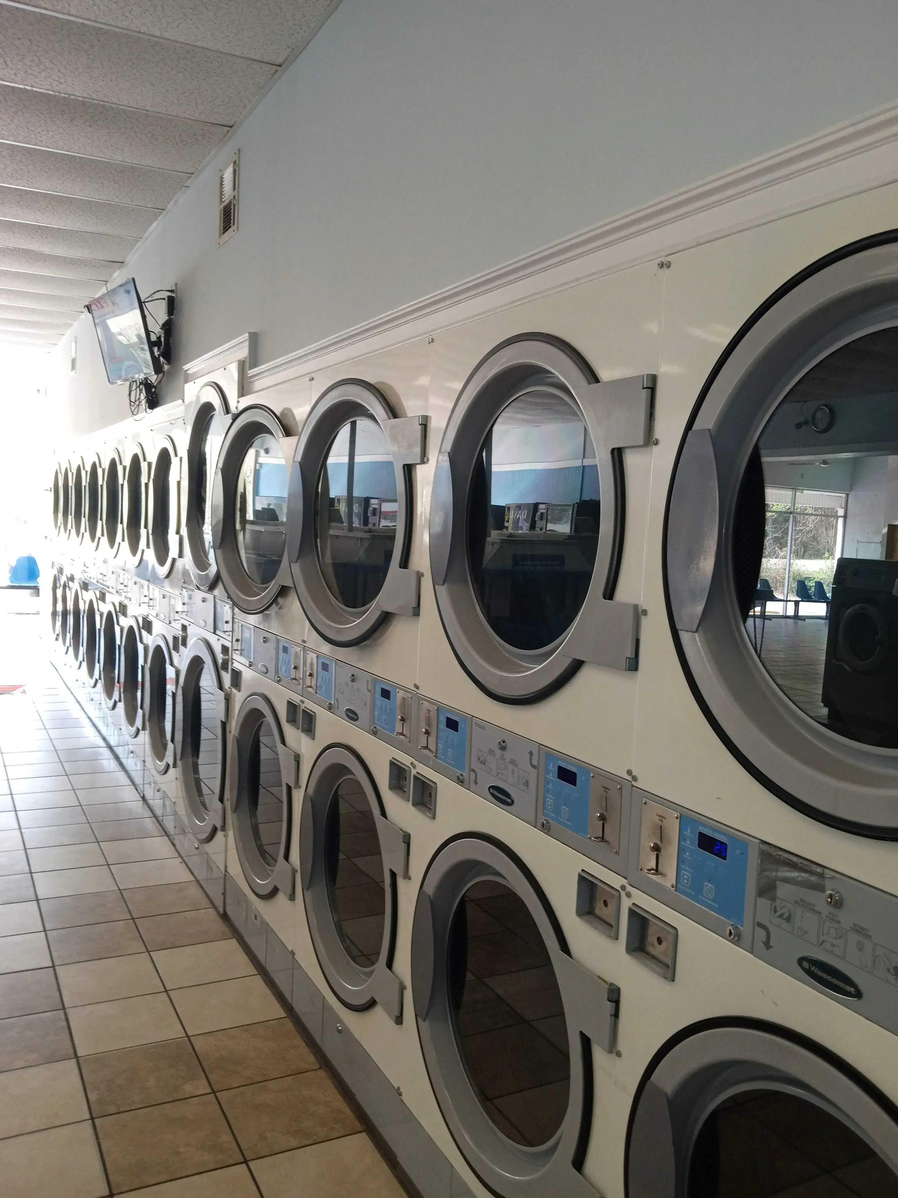 Spin City Coin Laundry of Camden location