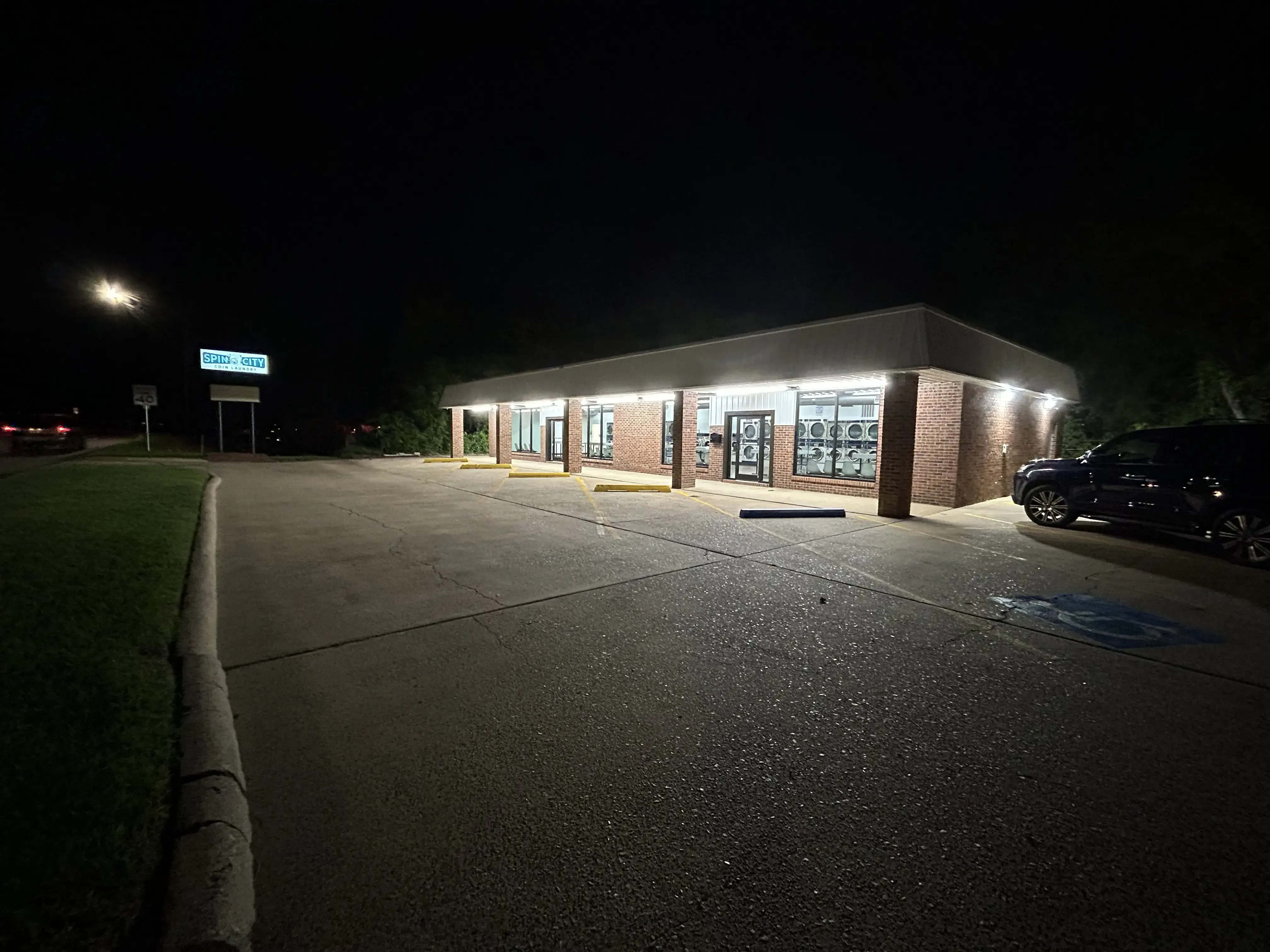 Spin City Coin Laundry - Image 6