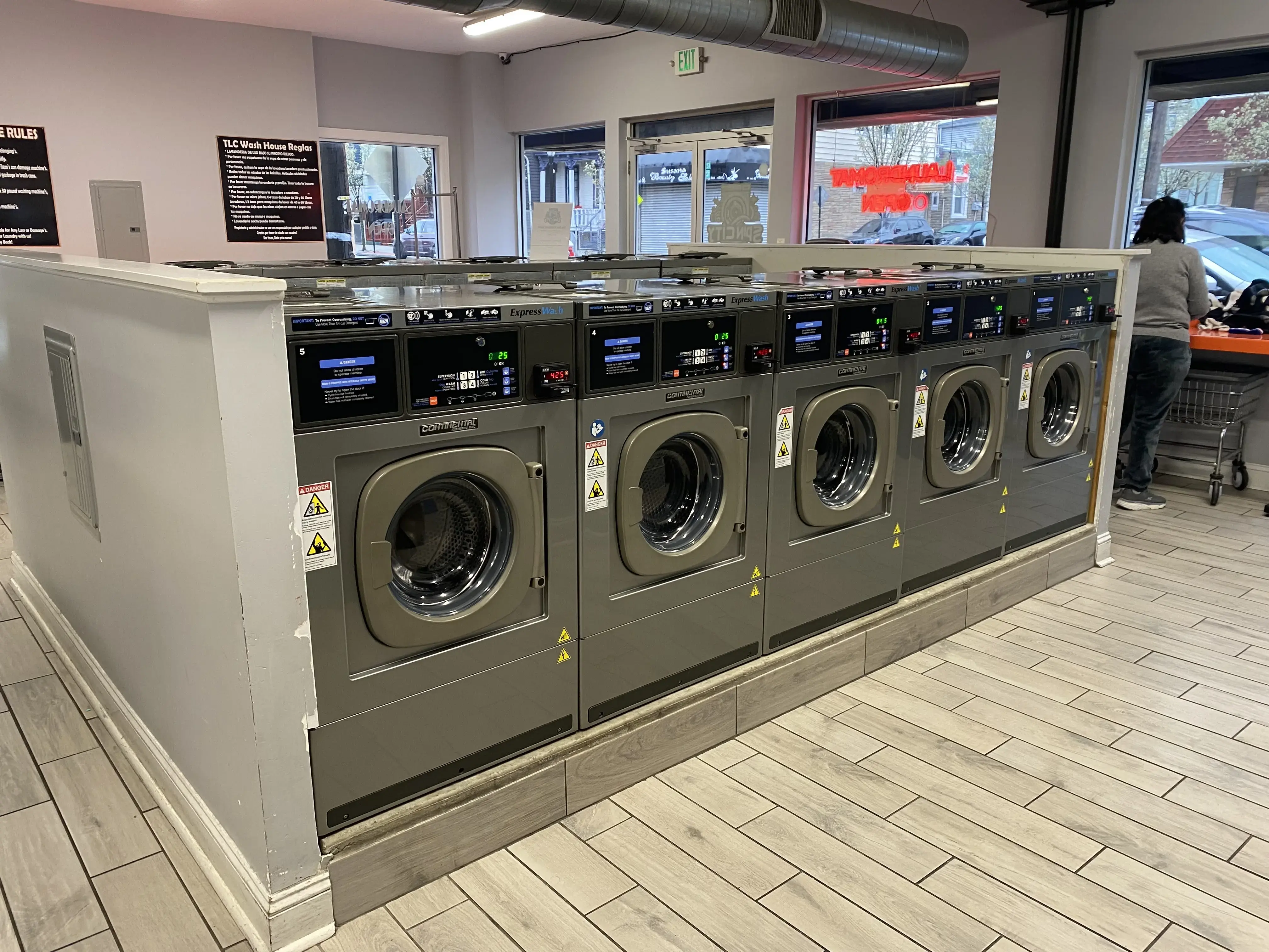 Spin City Laundromat - Image 16