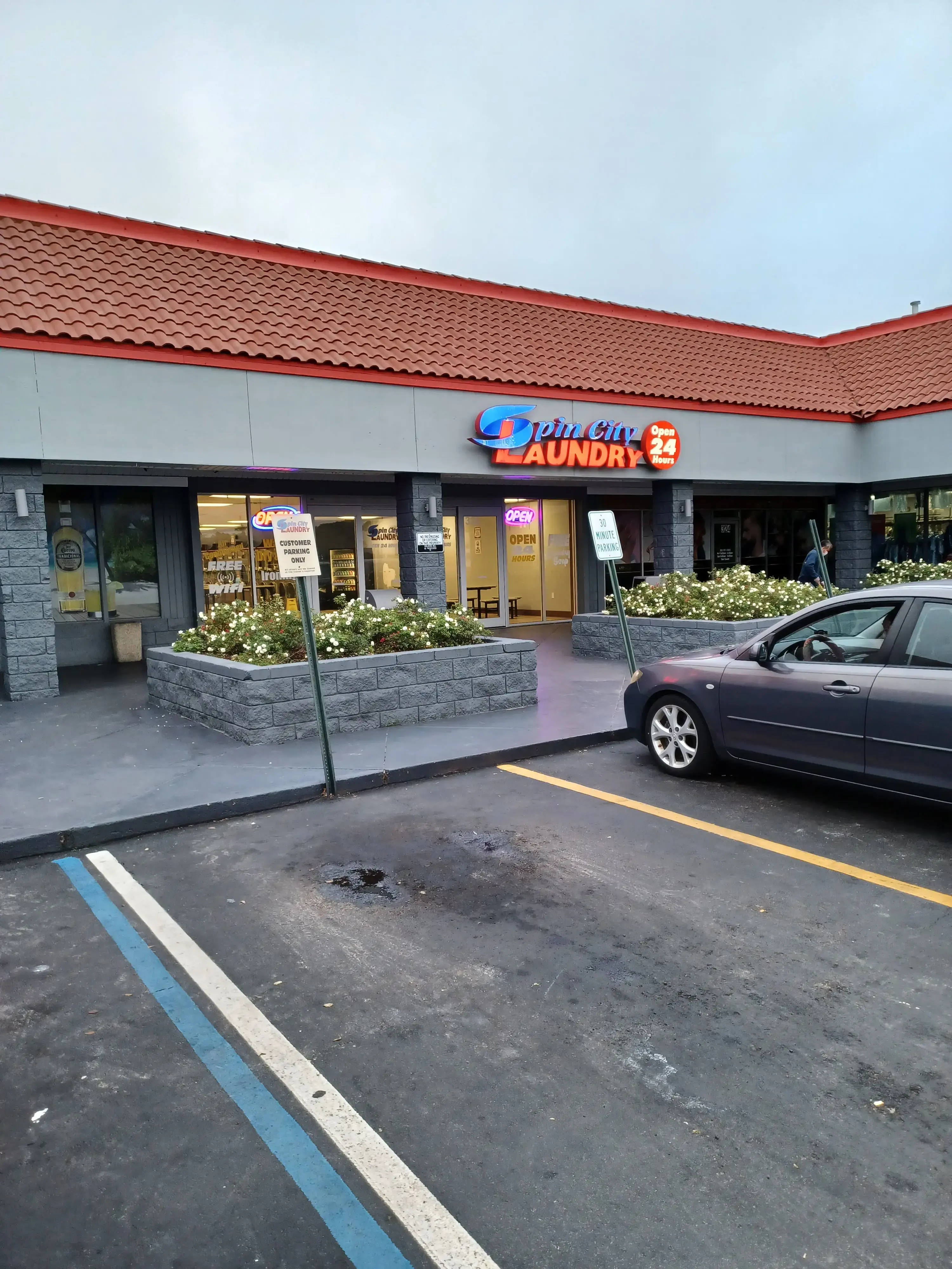 Spin City Laundry thumbnail 3