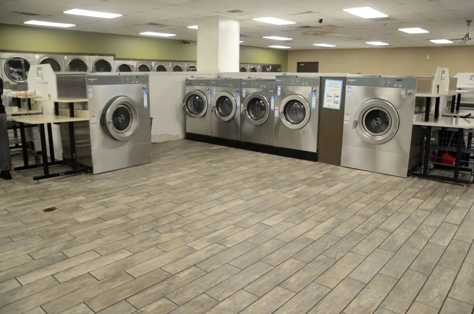 Spin City Laundry Horn Lake thumbnail 1
