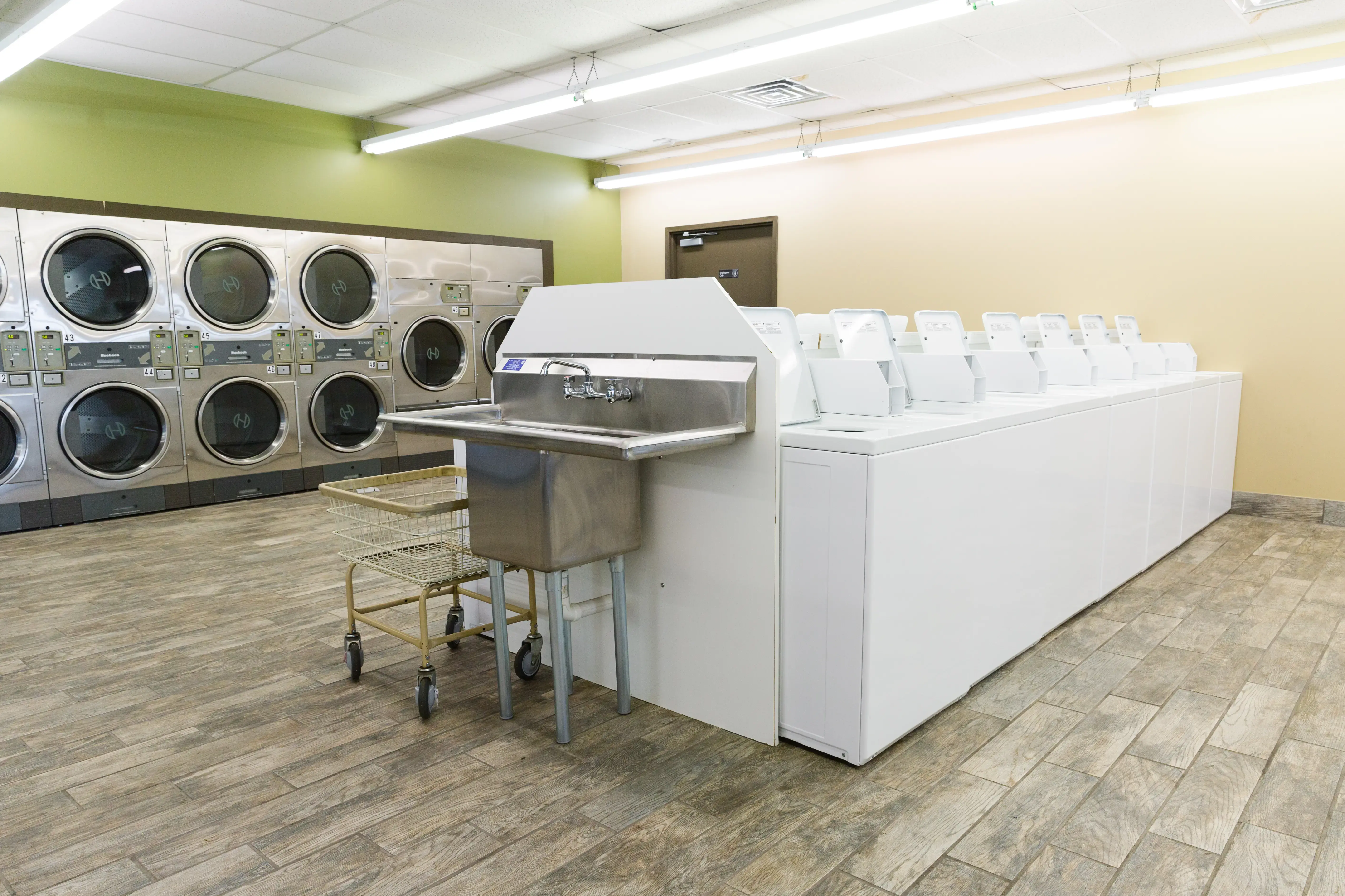 Spin City Laundry Horn Lake thumbnail 18