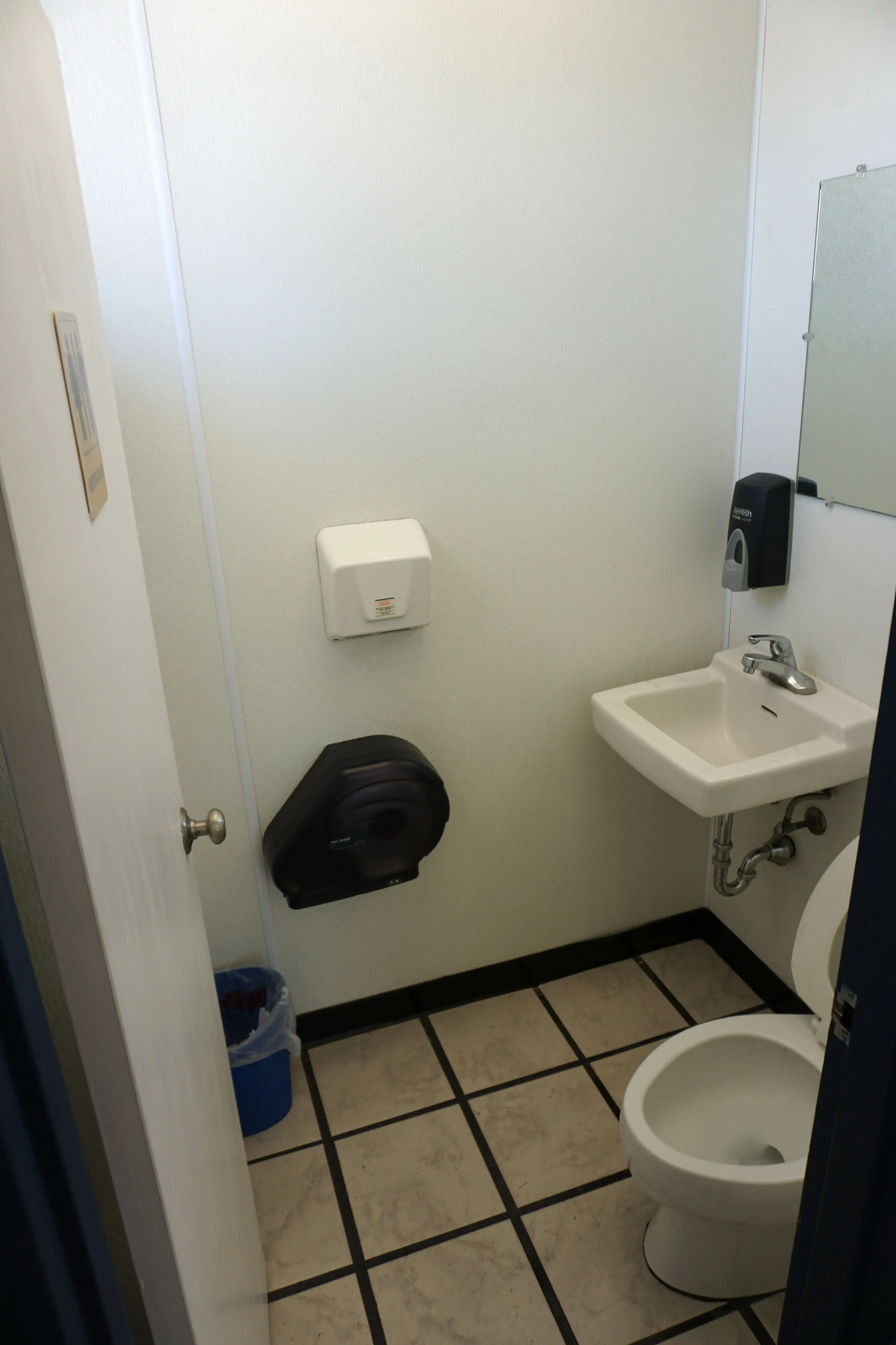 Spin City Laundry: Laundromania Coralville - Image 18