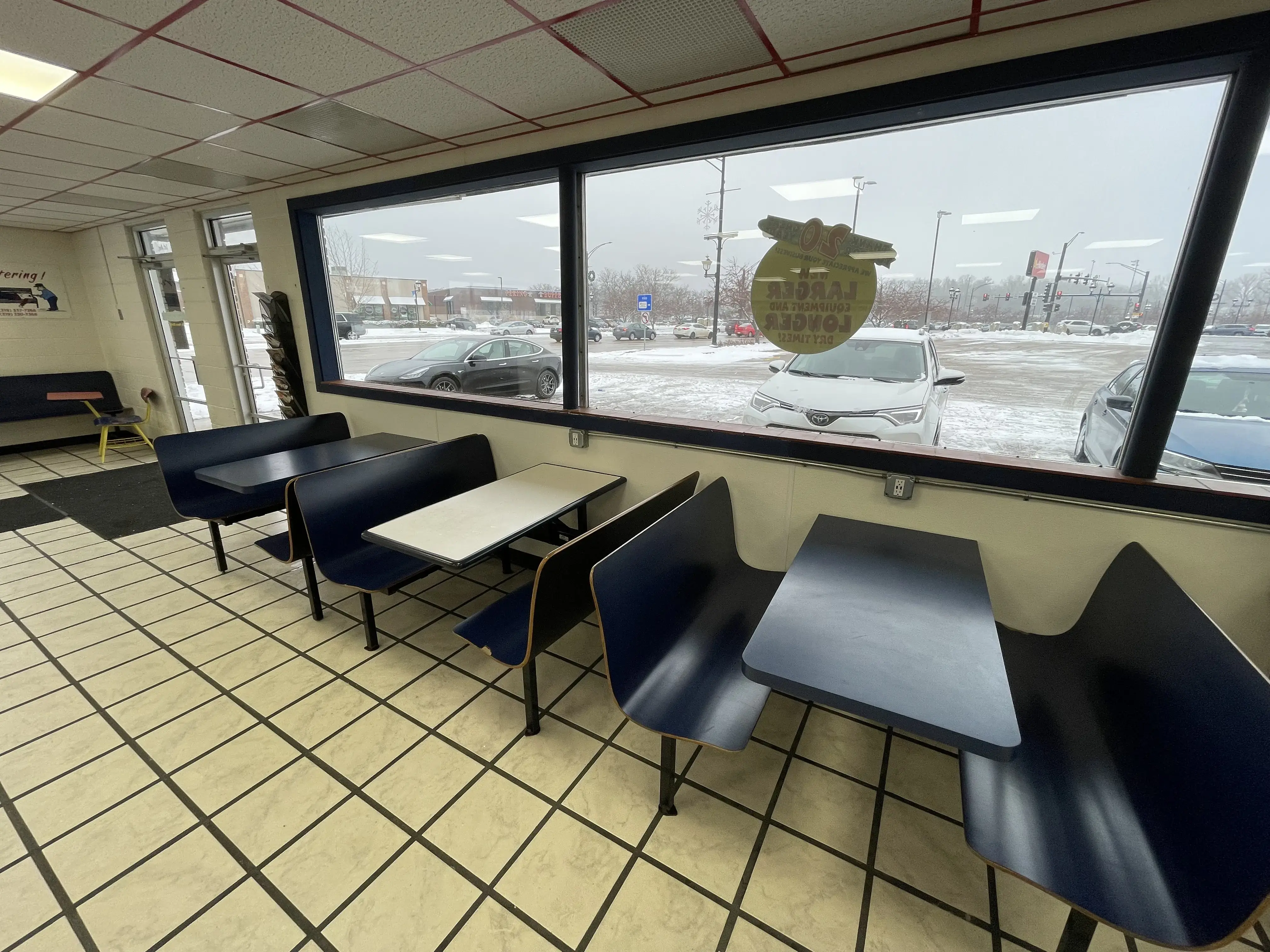 Spin City Laundry: Laundromania Coralville - Image 5