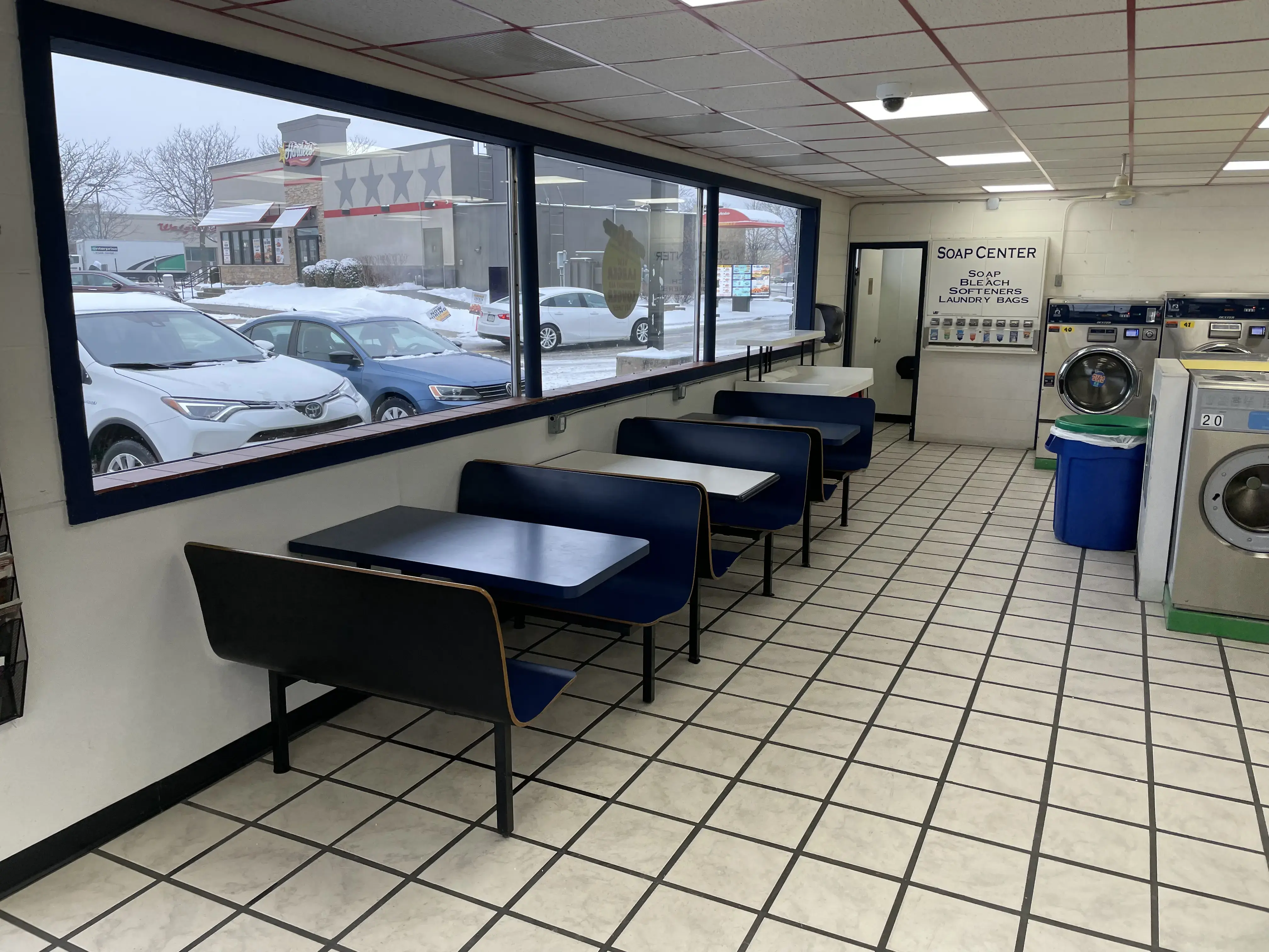 Spin City Laundry: Laundromania Coralville thumbnail 20