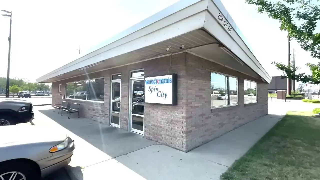 Spin City Laundry: Laundromania Coralville - Image 2