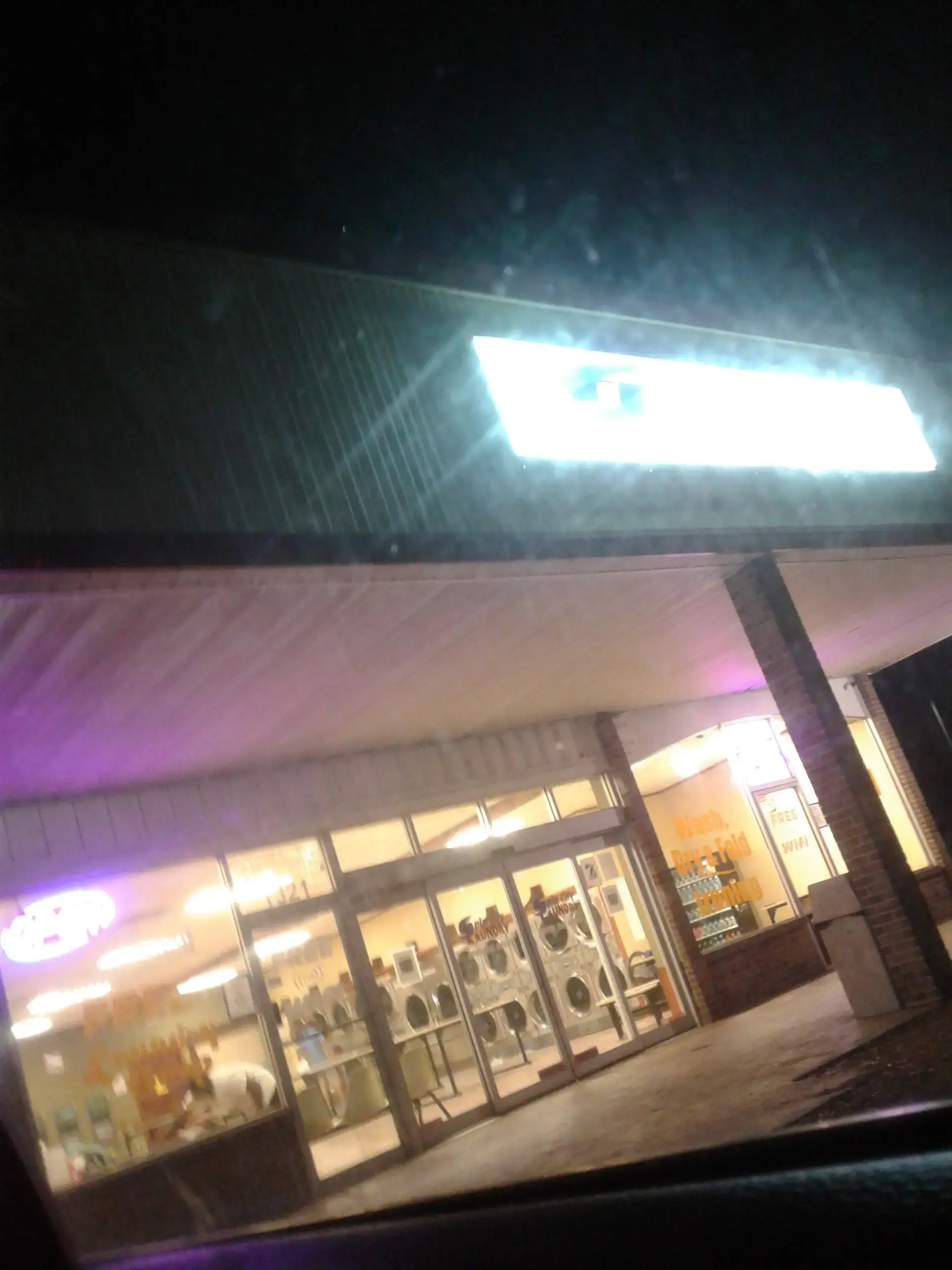 Spin City Laundry - Image 9