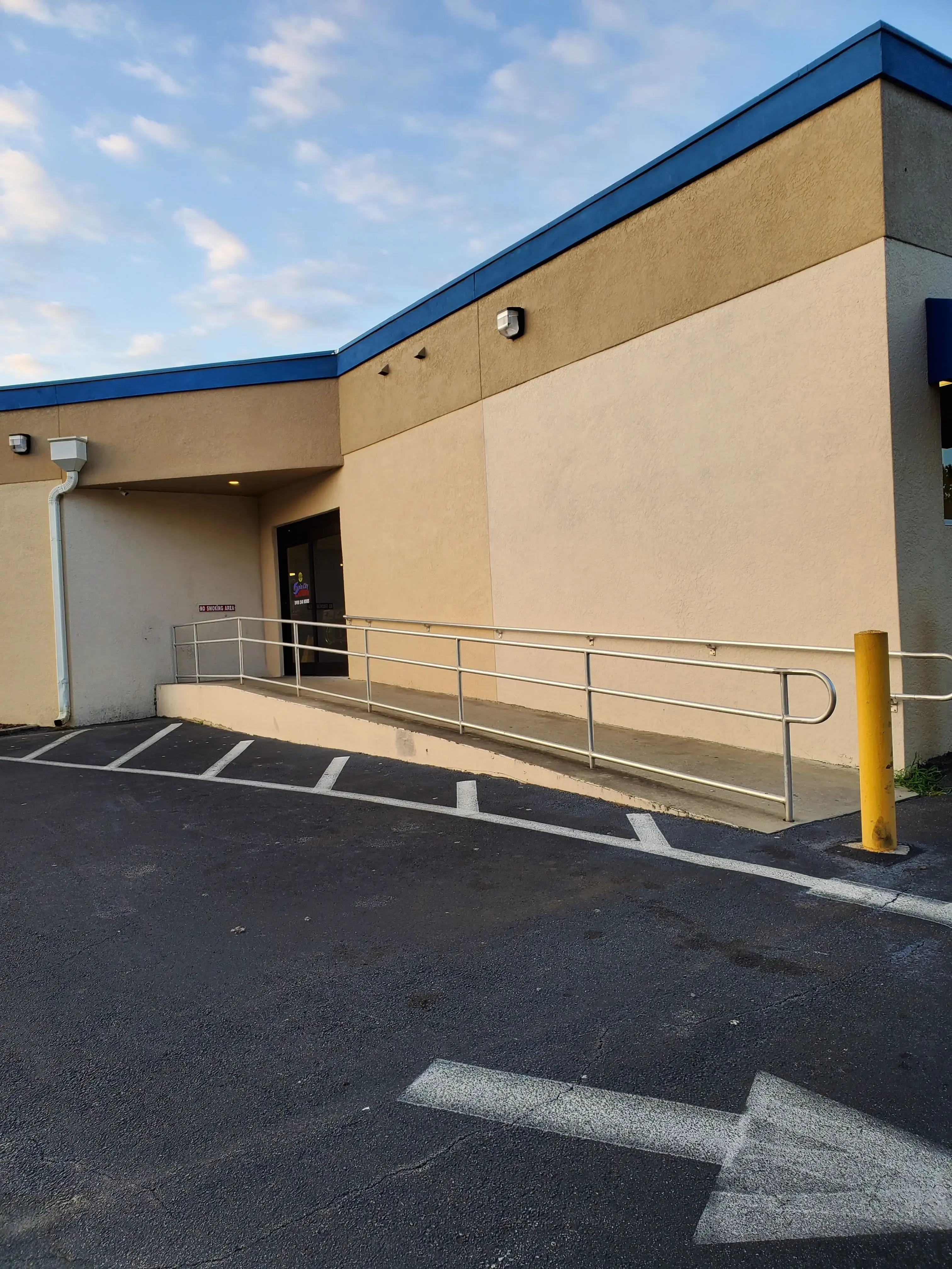 Spin City Laundry - Image 17